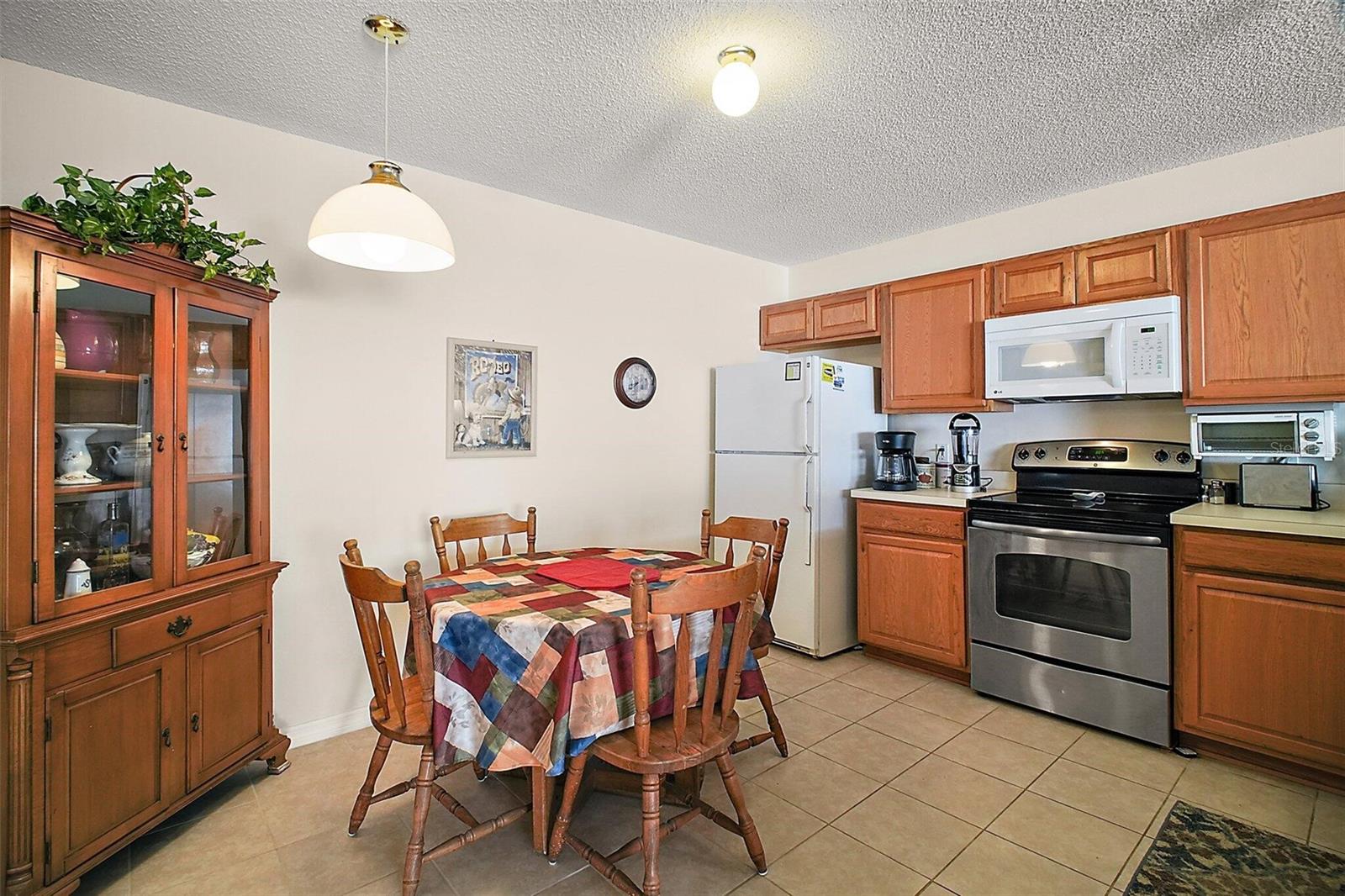 2115 ESCOBAR AVE, LADY LAKE, FL, 32159