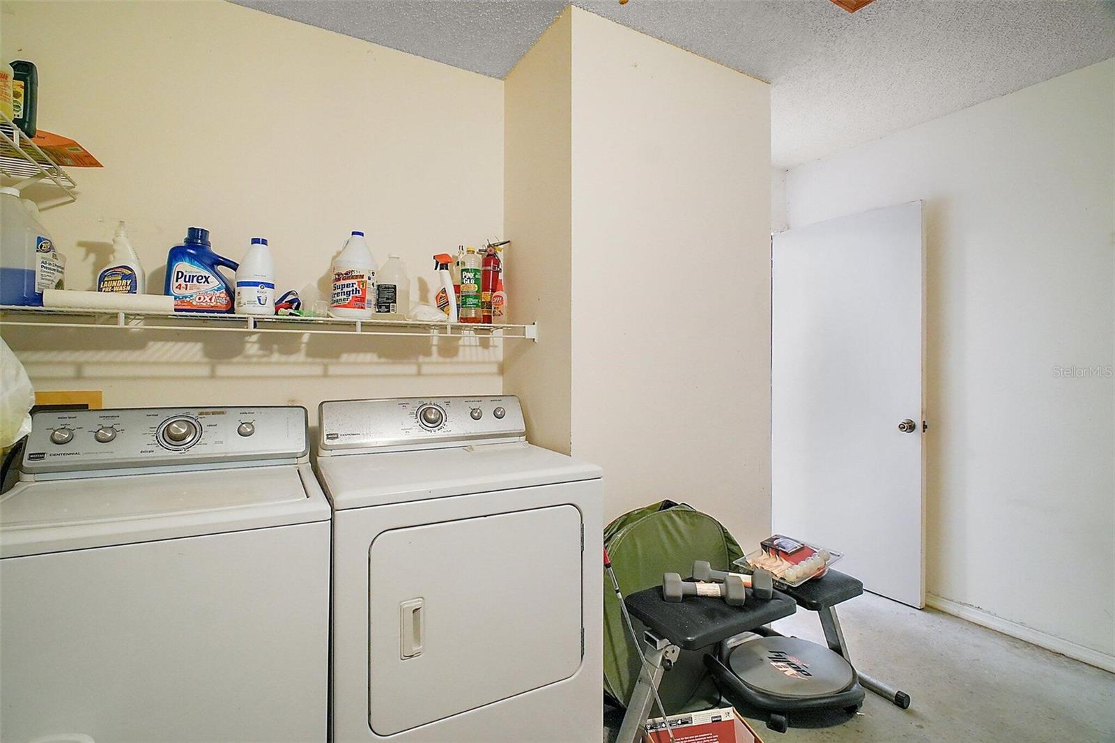 2115 ESCOBAR AVE, LADY LAKE, FL, 32159