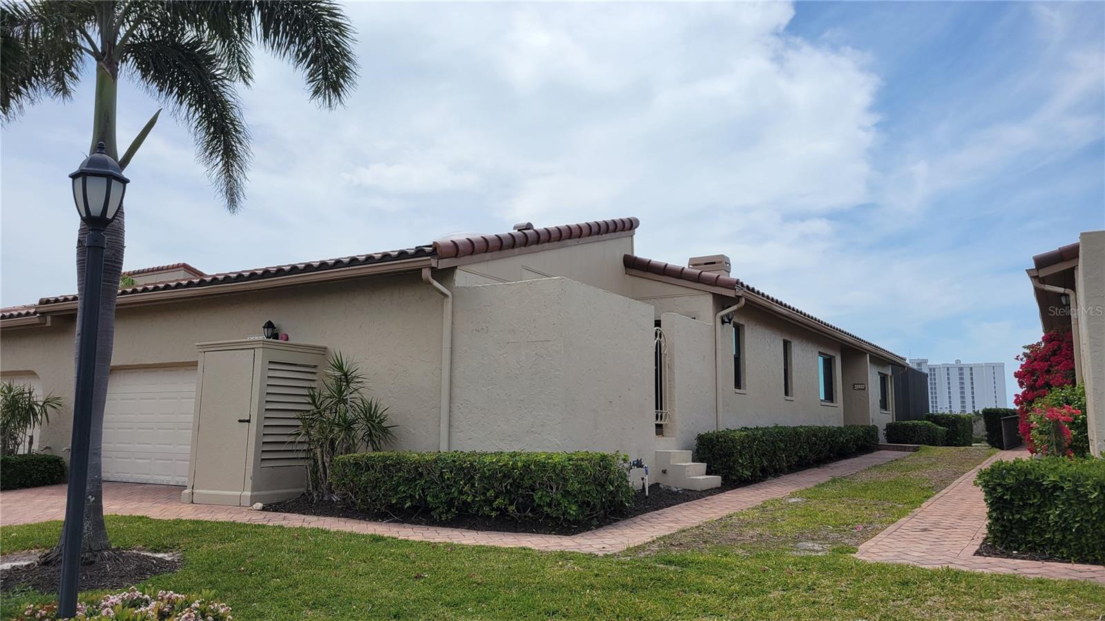 2339 HARBOUR OAKS DR, LONGBOAT KEY, FL, 34228