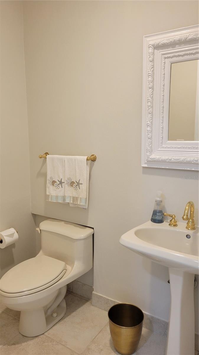 2339 HARBOUR OAKS DR, LONGBOAT KEY, FL, 34228