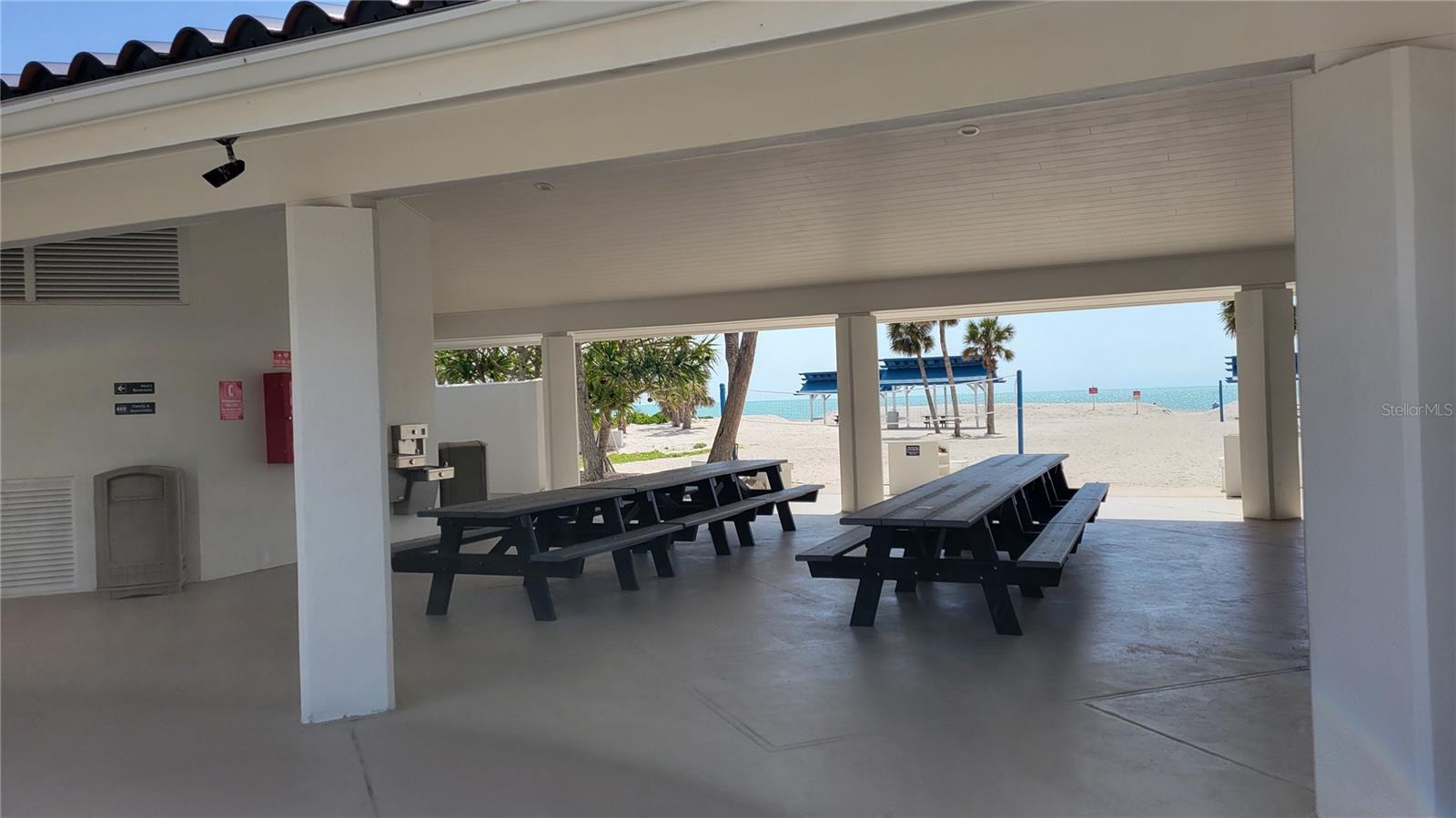 2339 HARBOUR OAKS DR, LONGBOAT KEY, FL, 34228