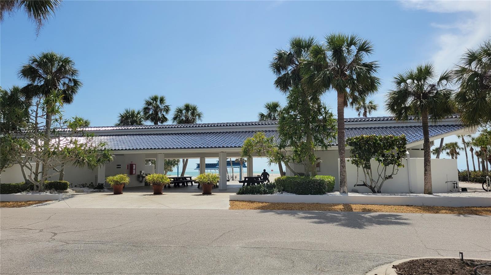 2339 HARBOUR OAKS DR, LONGBOAT KEY, FL, 34228