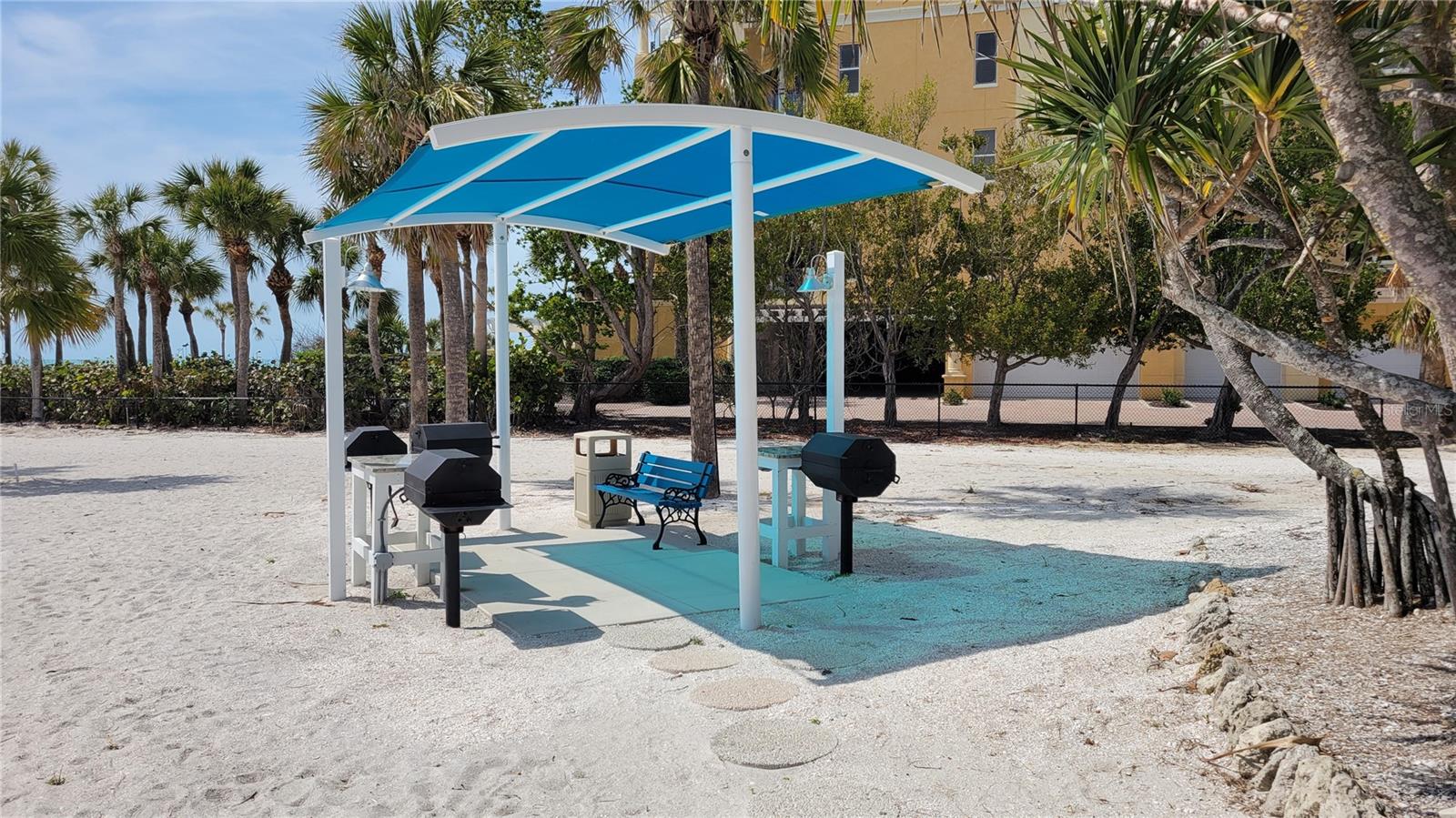 2339 HARBOUR OAKS DR, LONGBOAT KEY, FL, 34228