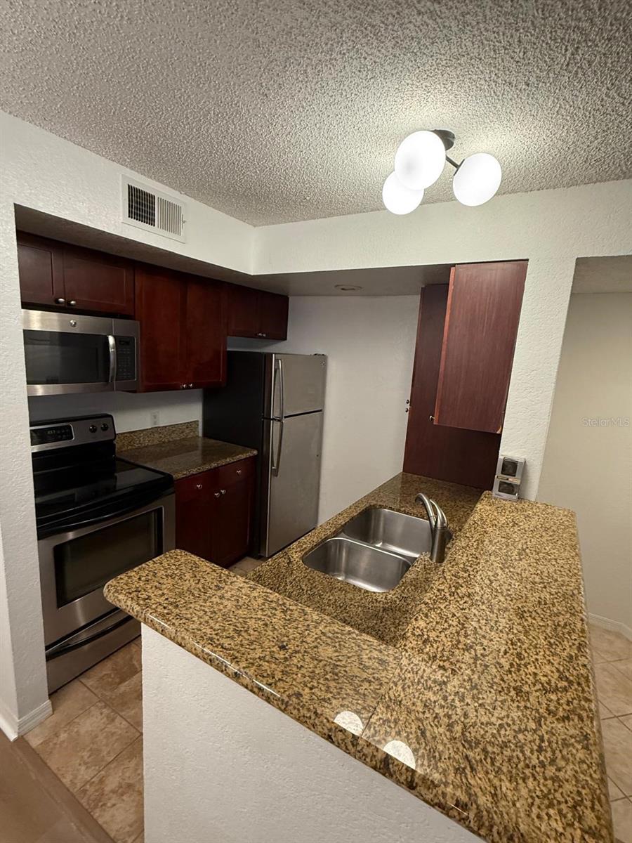 5120 CONROY RD #523, ORLANDO, FL, 32811