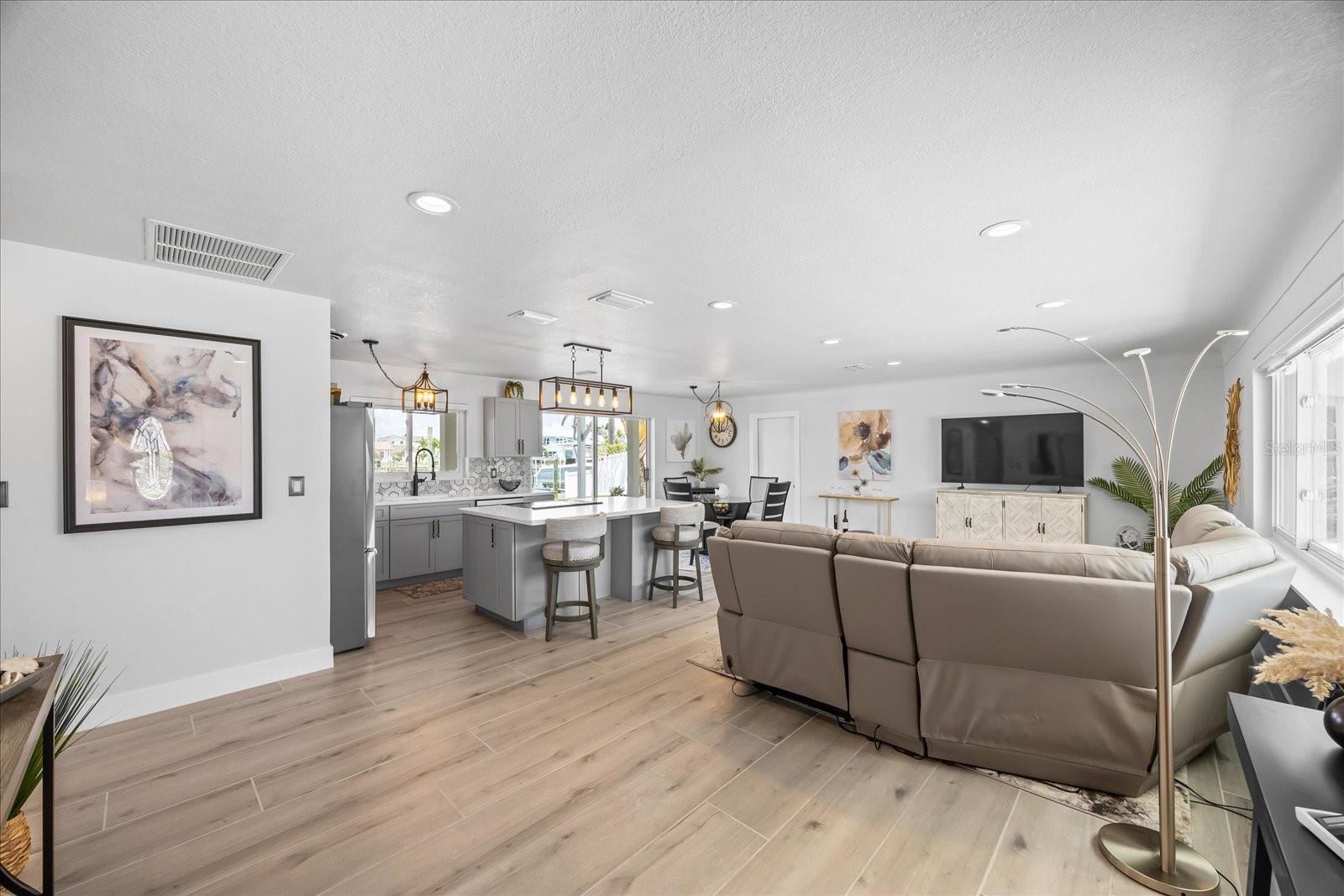 7889 3RD AVE S, ST PETERSBURG, FL, 33707