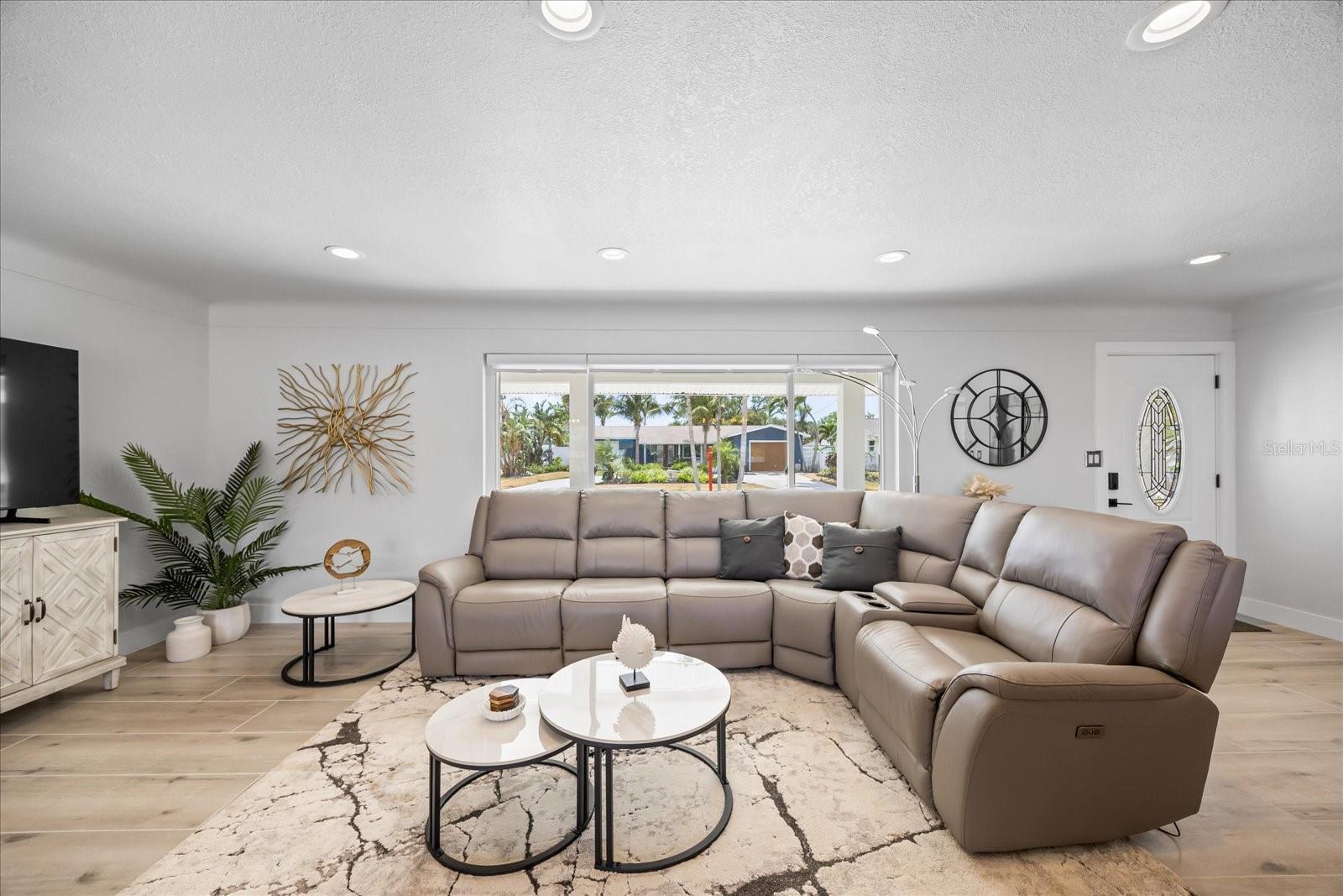 7889 3RD AVE S, ST PETERSBURG, FL, 33707