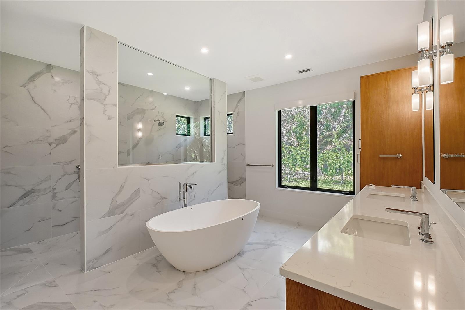 A4648172 Property Photo