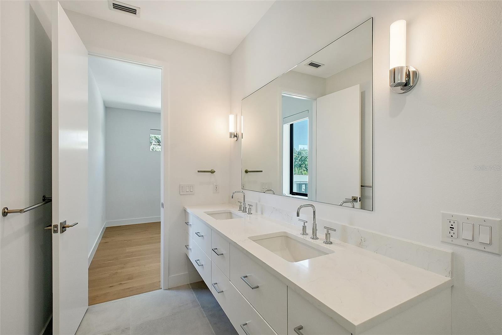 A4648172 Property Photo