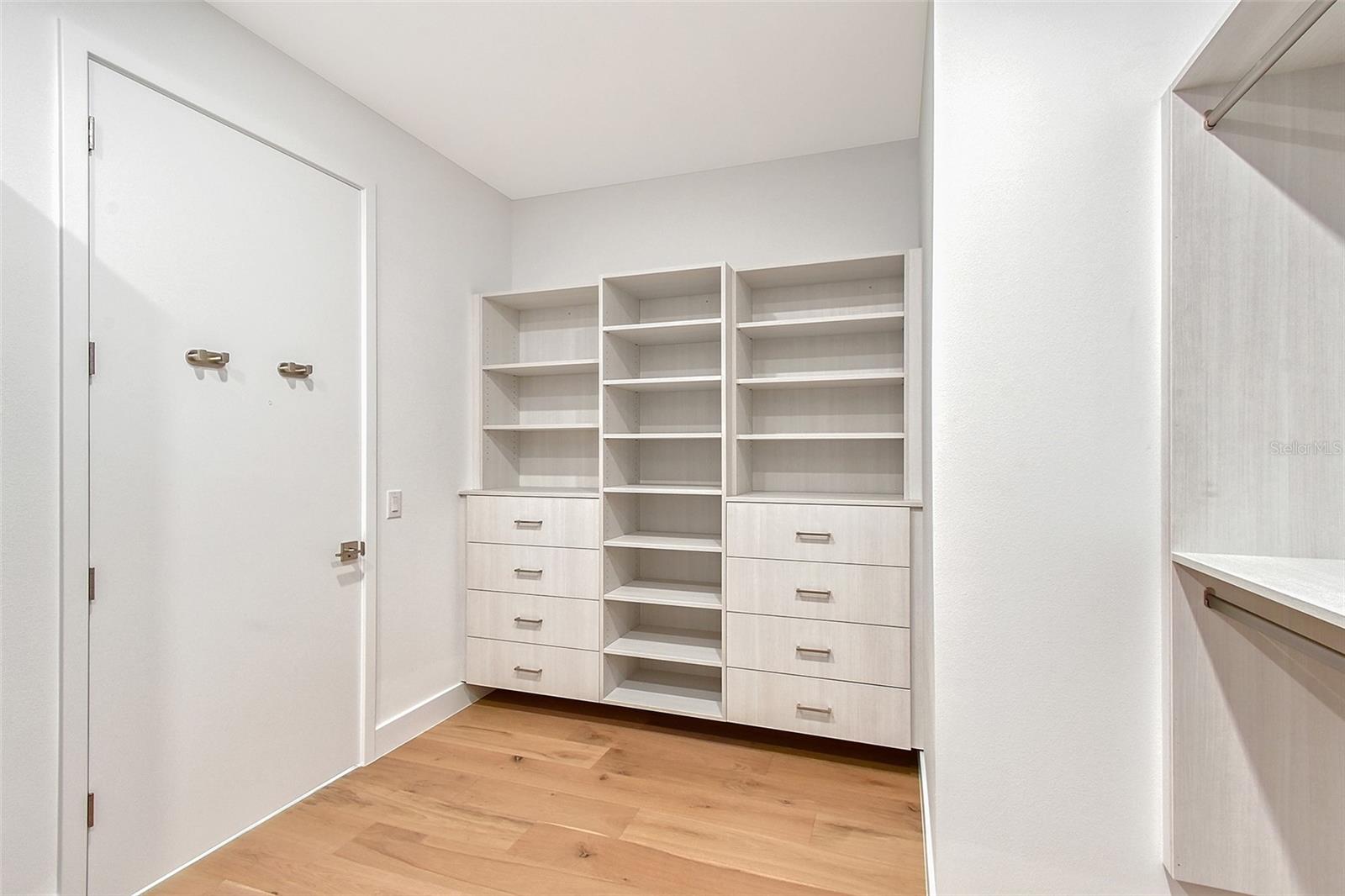 A4648172 Property Photo