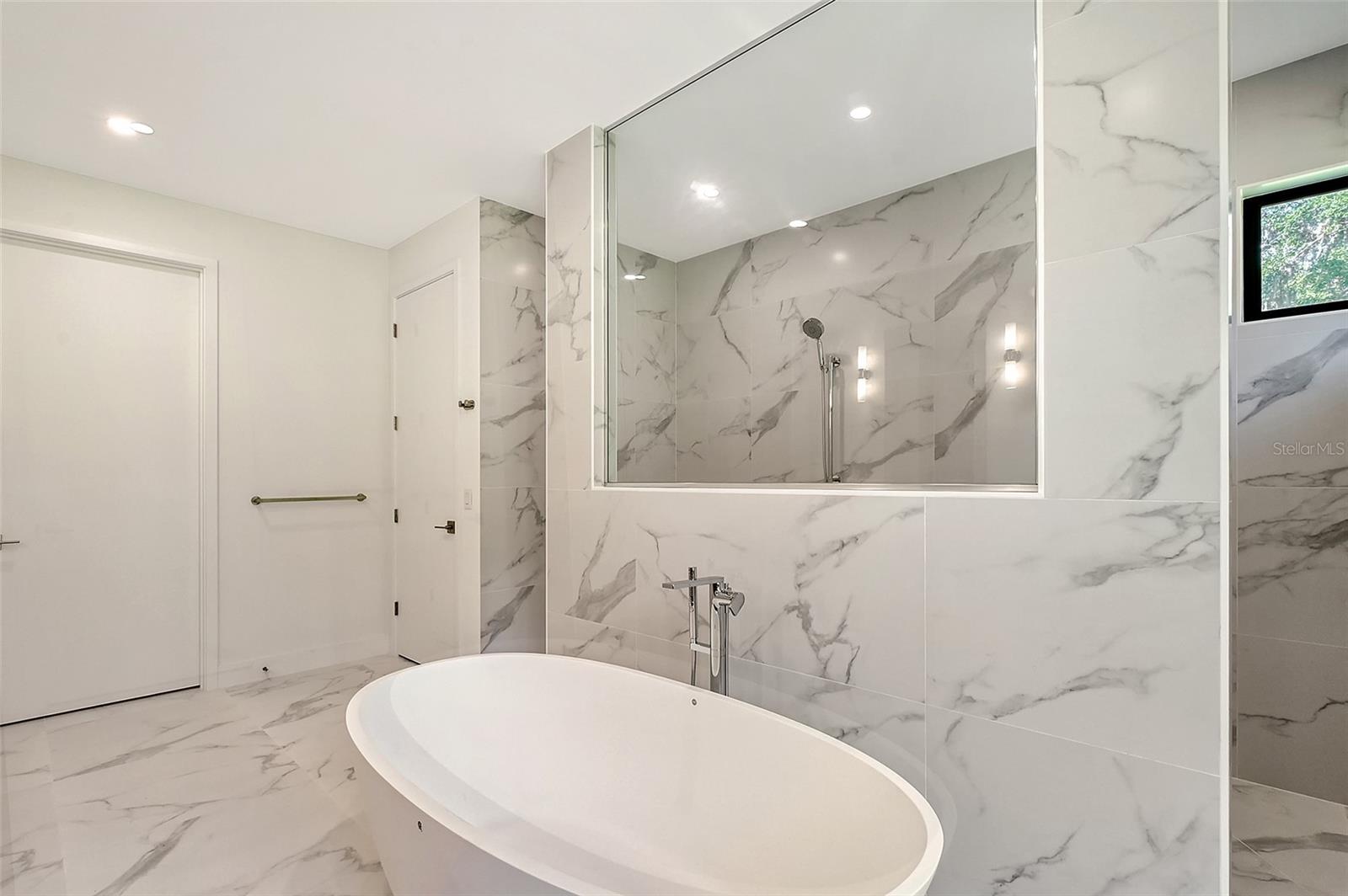 A4648172 Property Photo