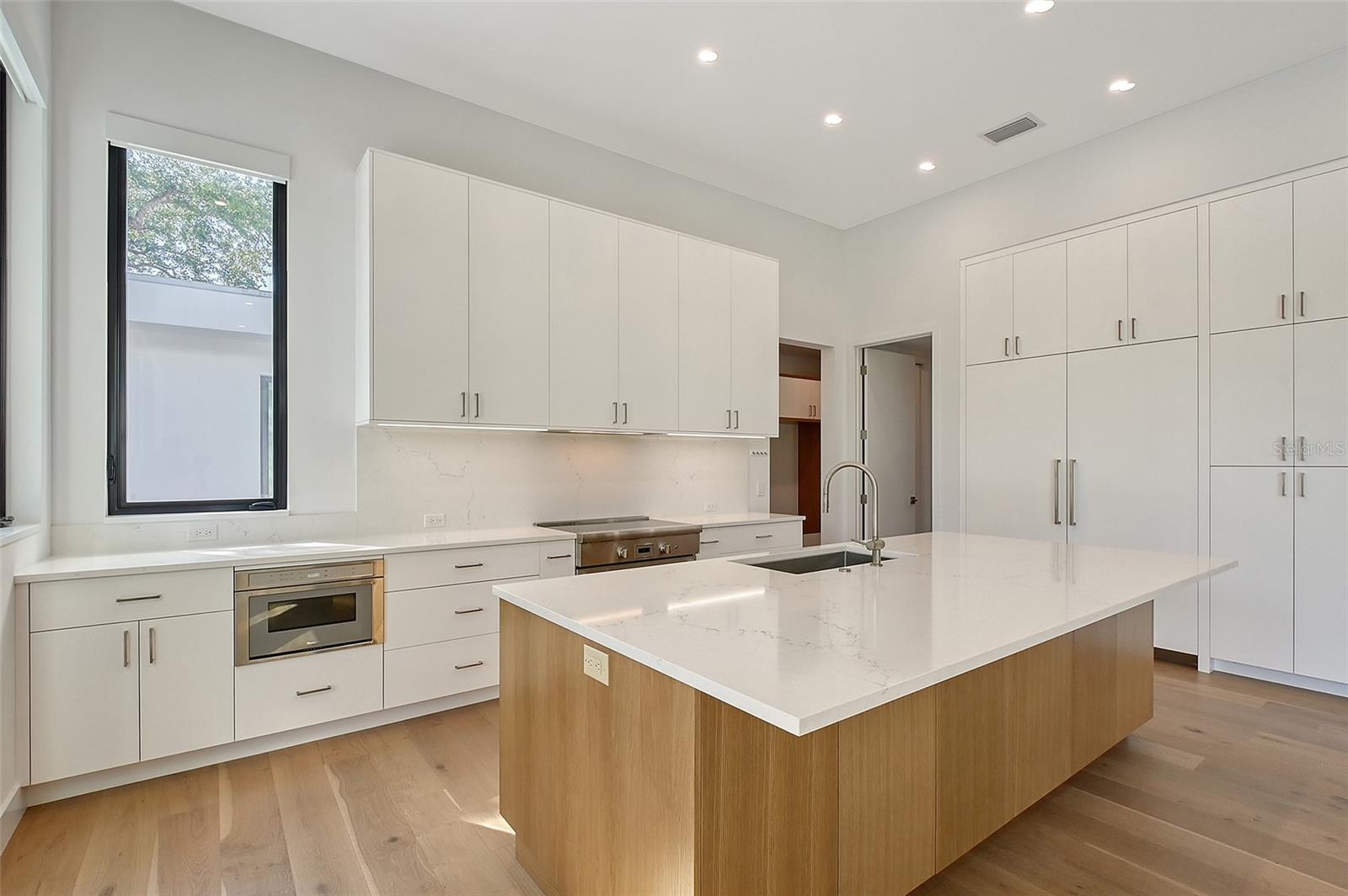 A4648172 Property Photo