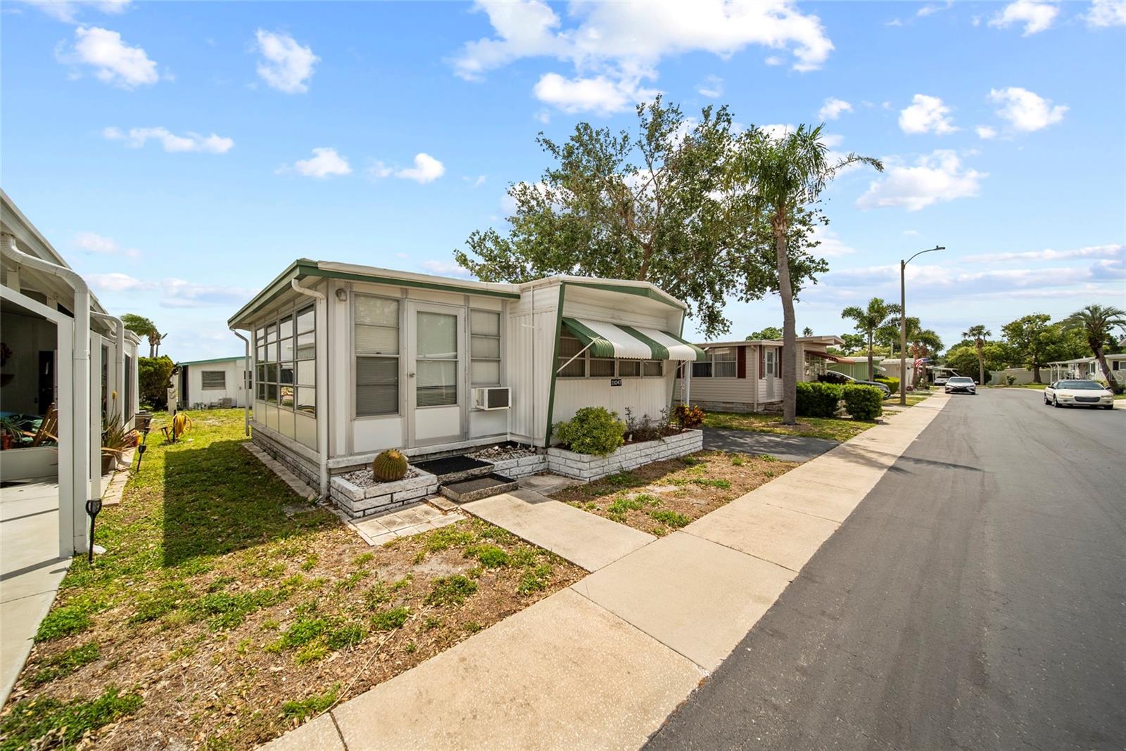 TB8372314 Property Photo