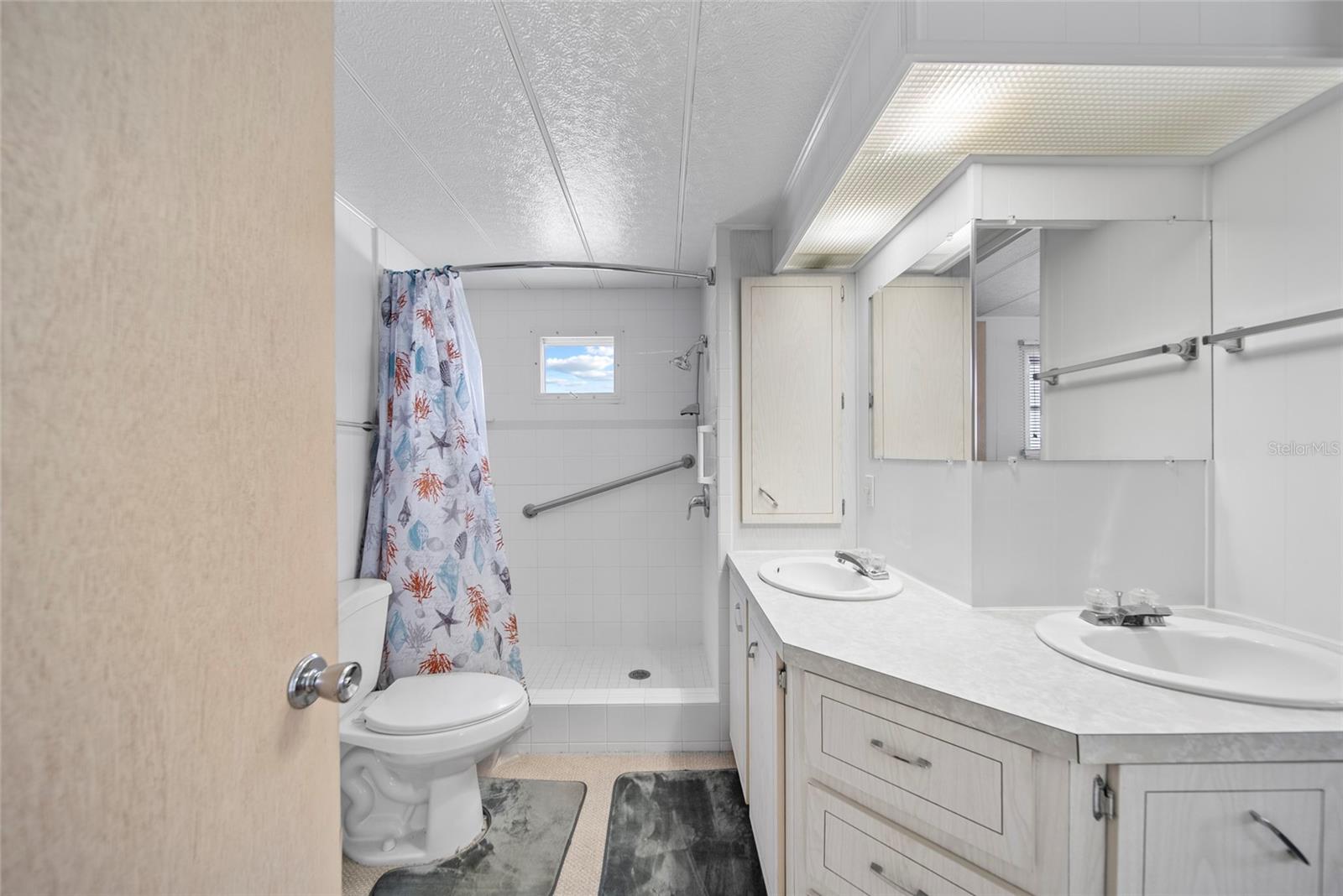 TB8372314 Property Photo