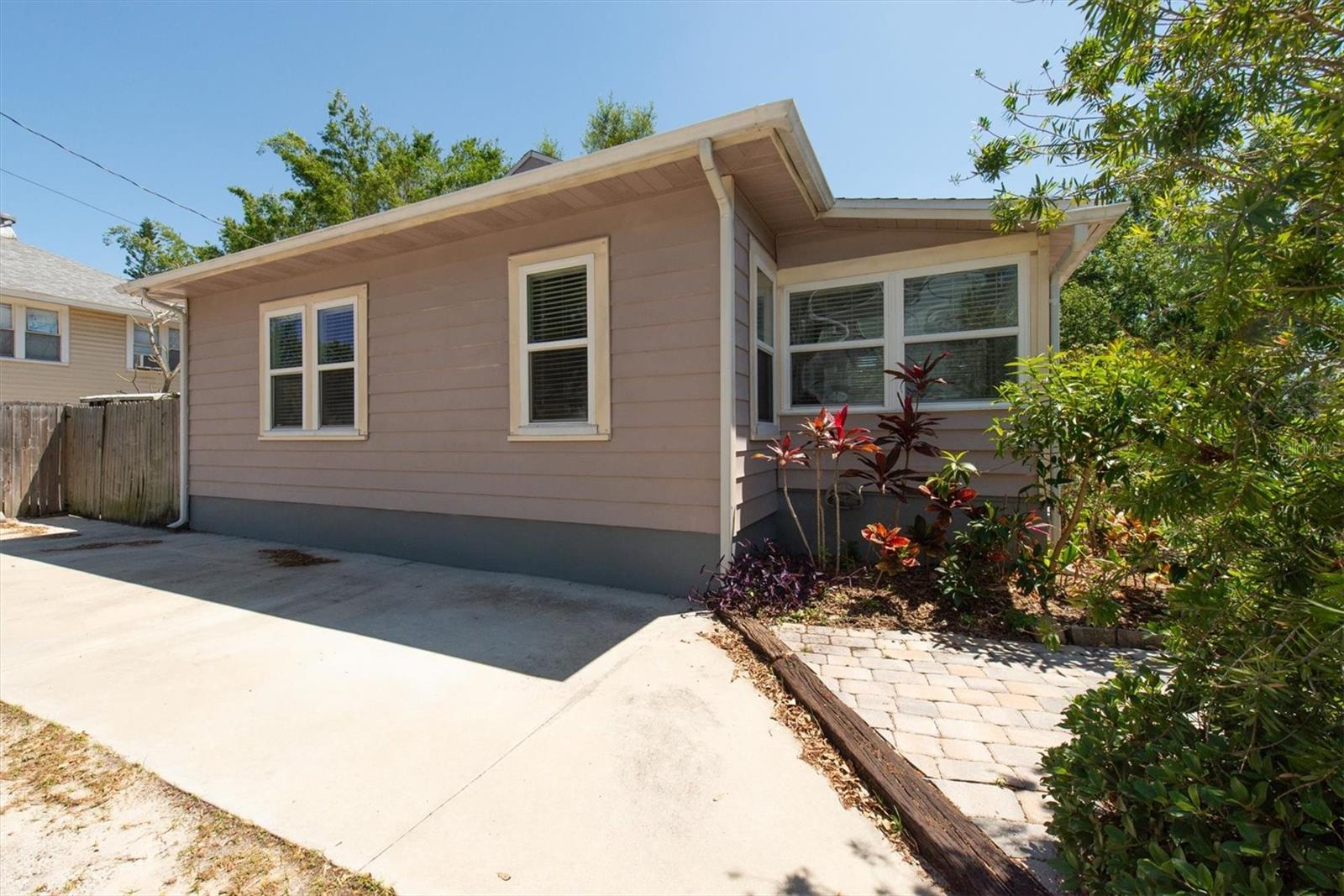 1225 27TH ST N, ST PETERSBURG, FL, 33713