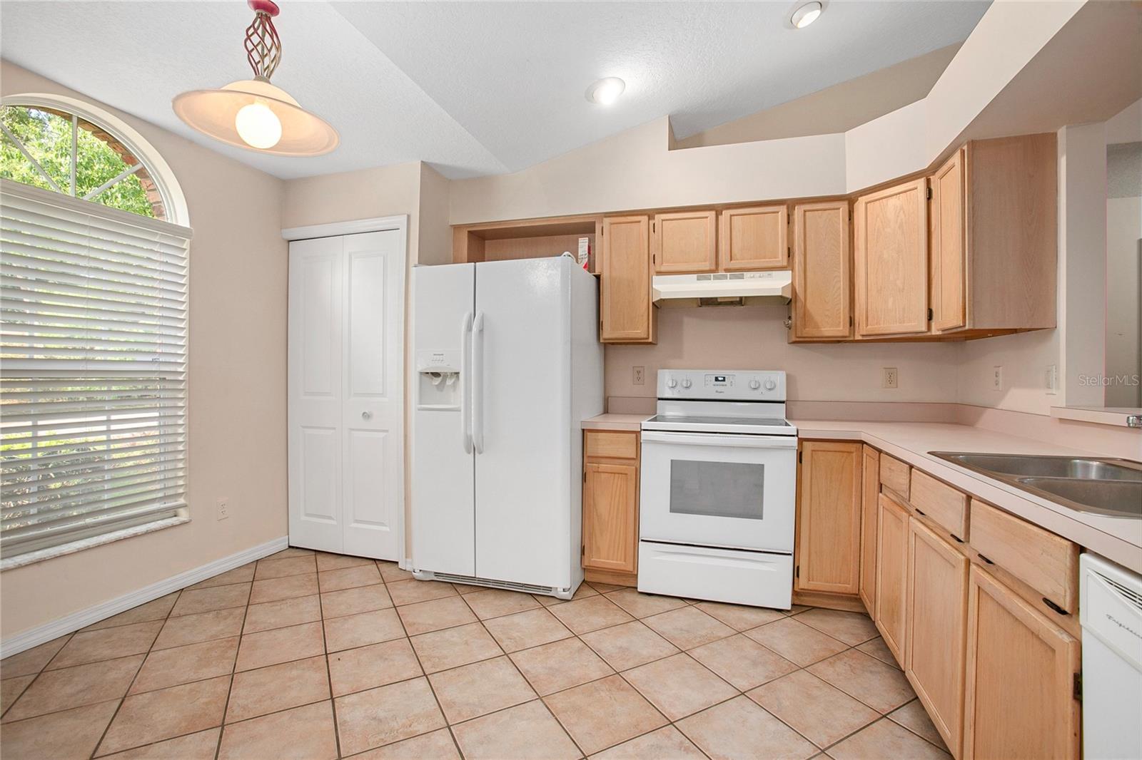 405 SECLUDED OAKS TRL, DELAND, FL, 32724