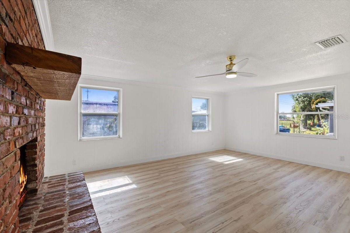 1979 E SKYLINE DR, CLEARWATER, FL, 33763