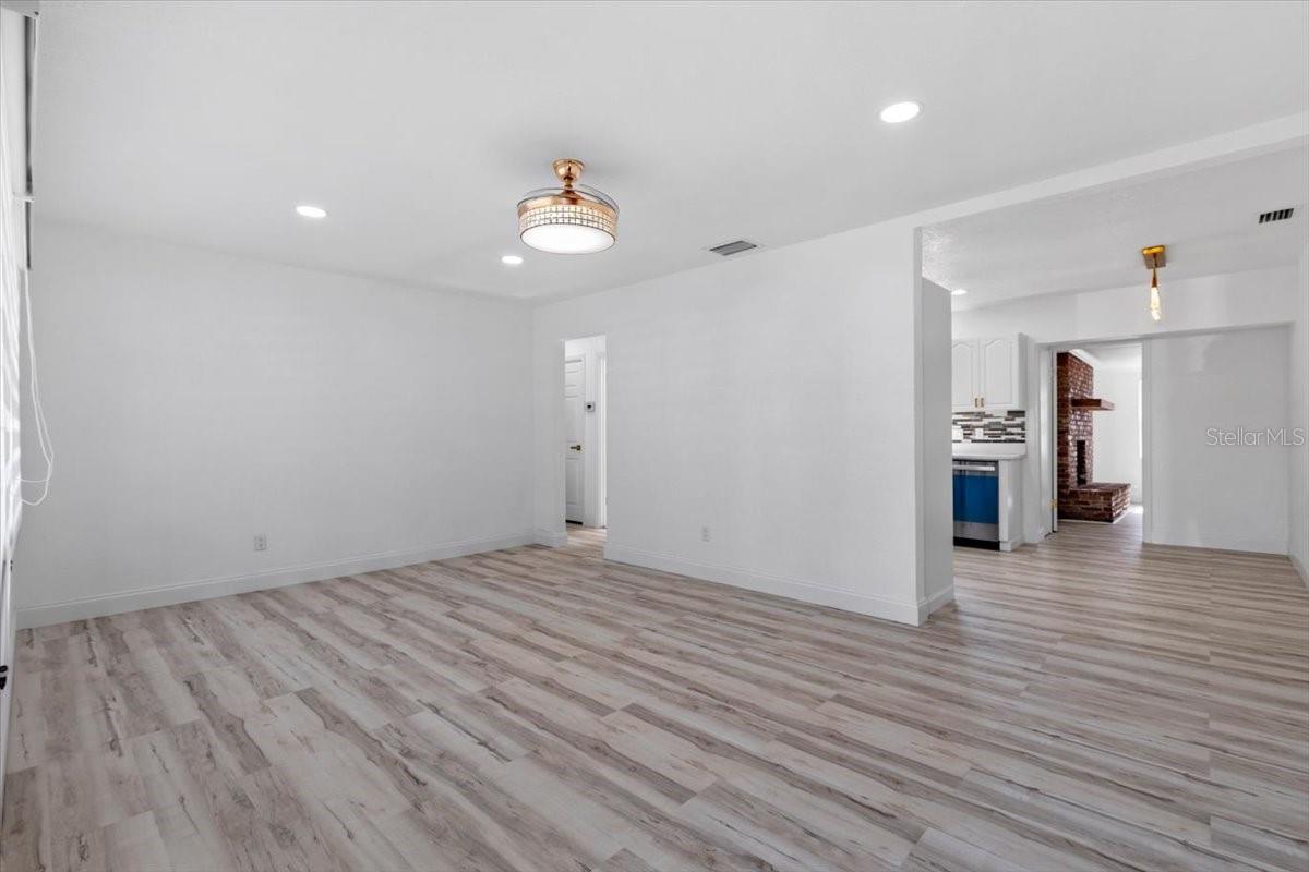 1979 E SKYLINE DR, CLEARWATER, FL, 33763