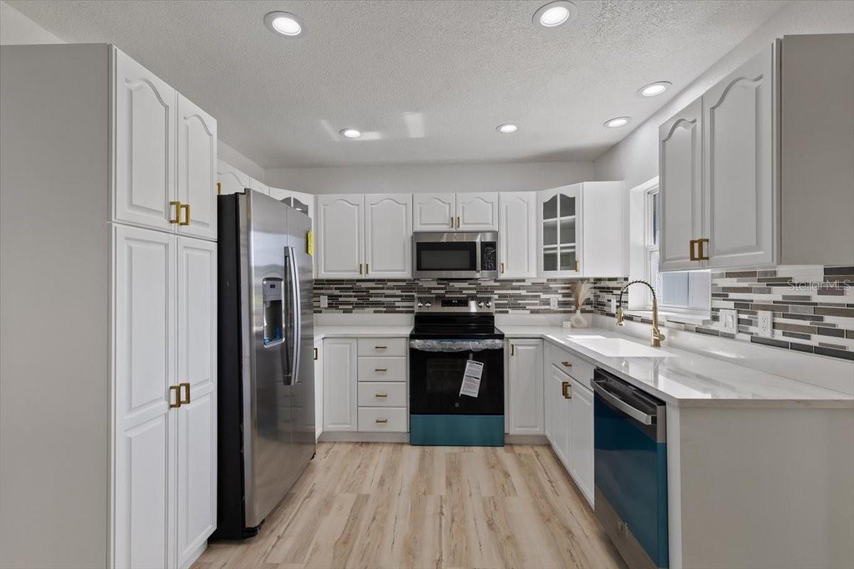 1979 E SKYLINE DR, CLEARWATER, FL, 33763