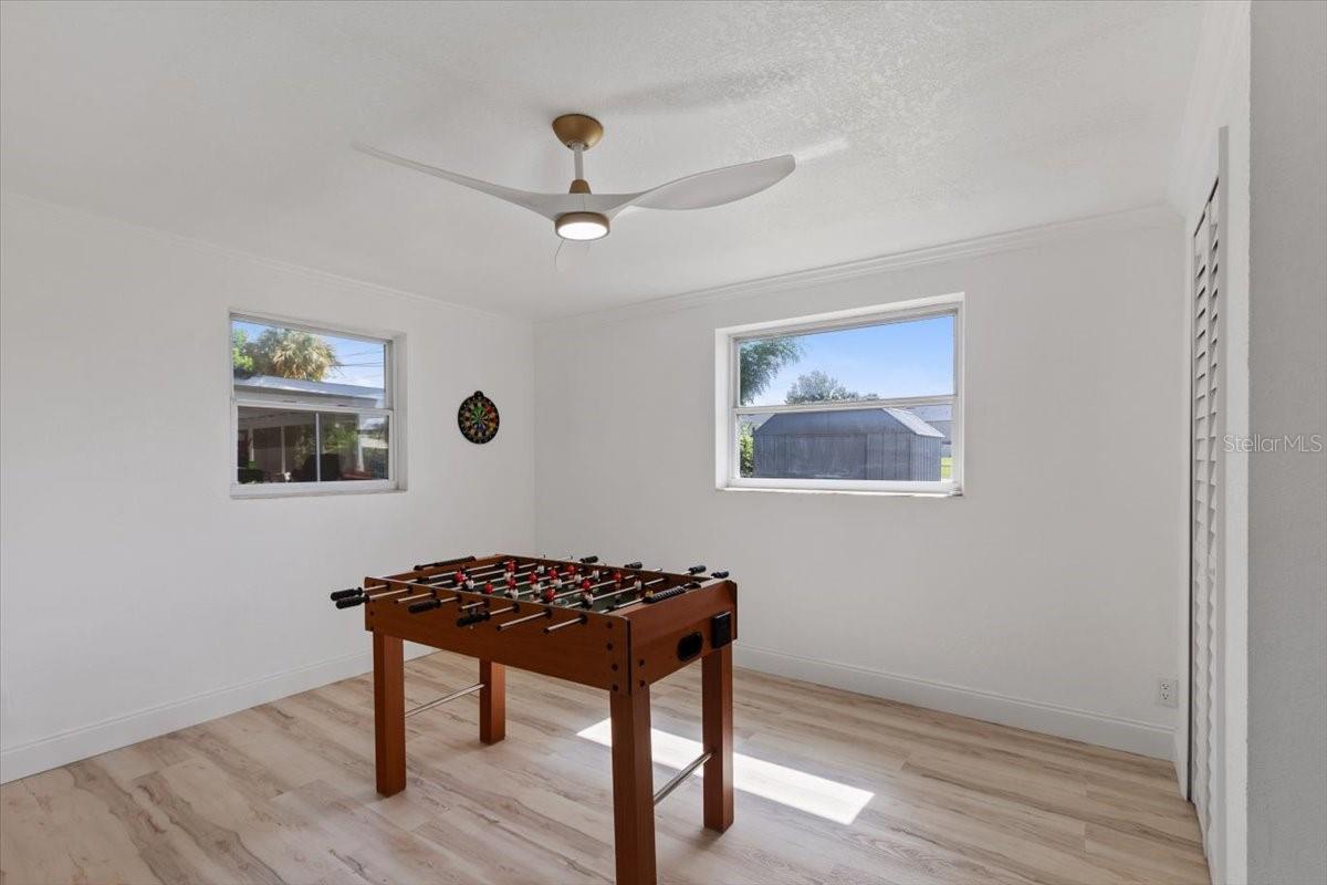 1979 E SKYLINE DR, CLEARWATER, FL, 33763