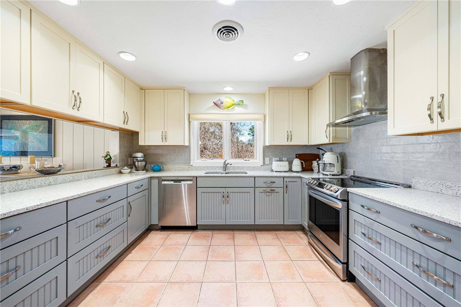 A4648285 Property Photo