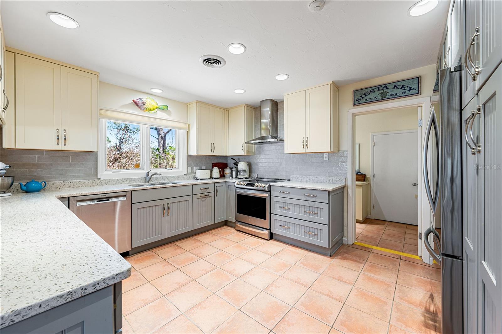 A4648285 Property Photo