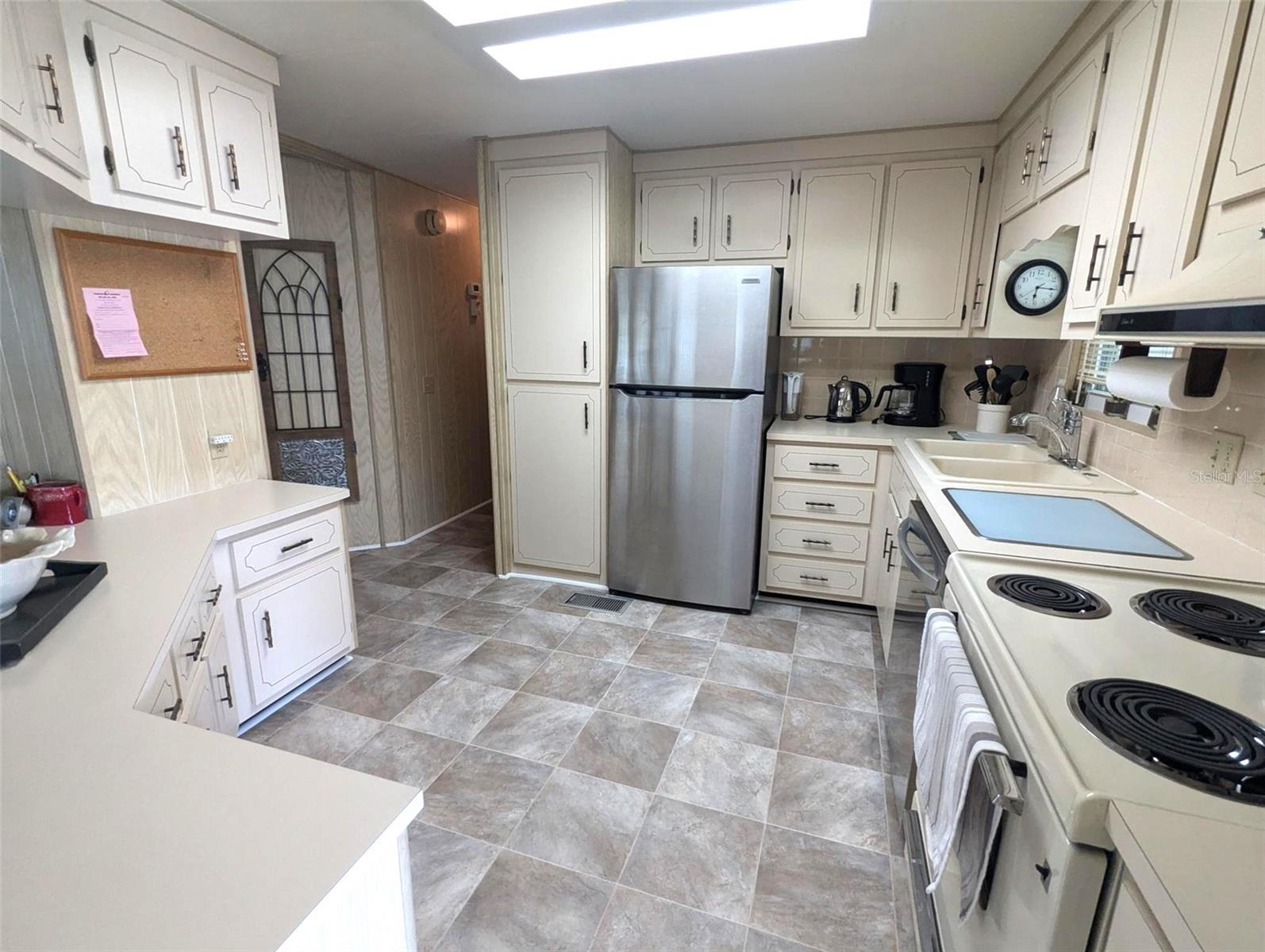 D6141868 Property Photo