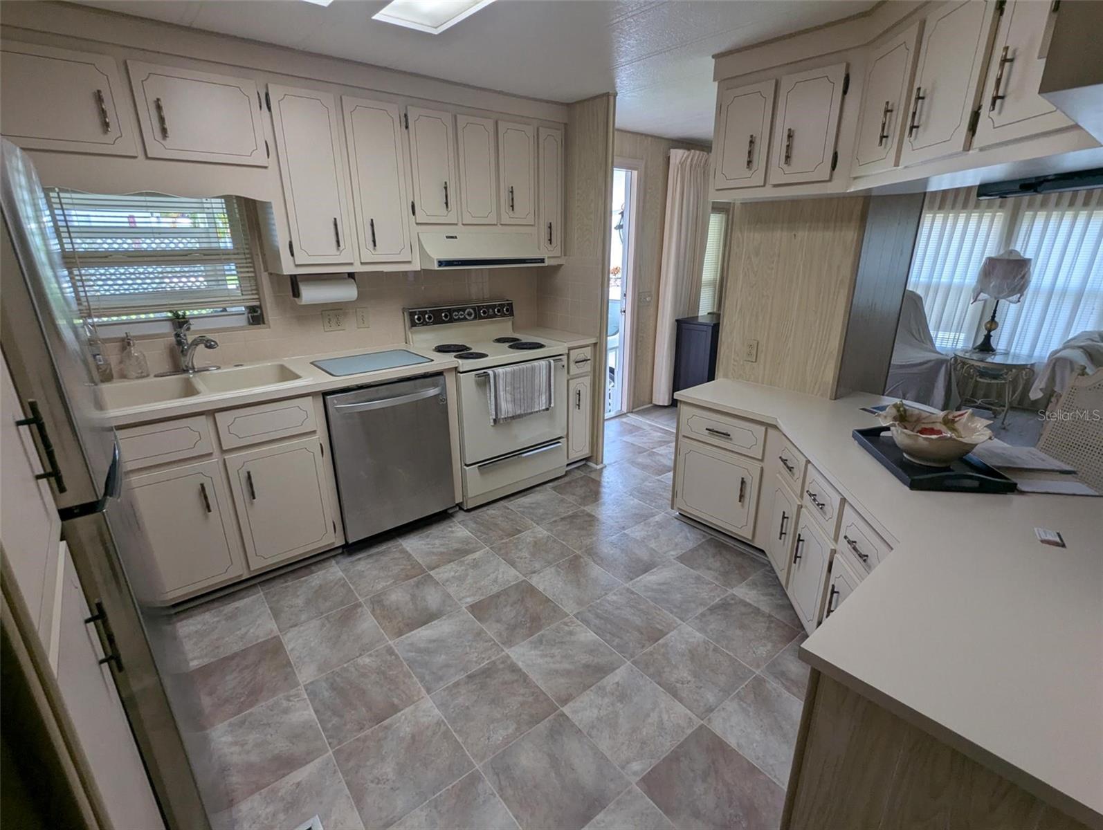 D6141868 Property Photo