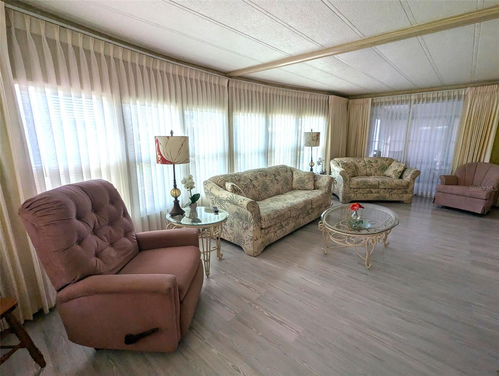 D6141868 Property Photo