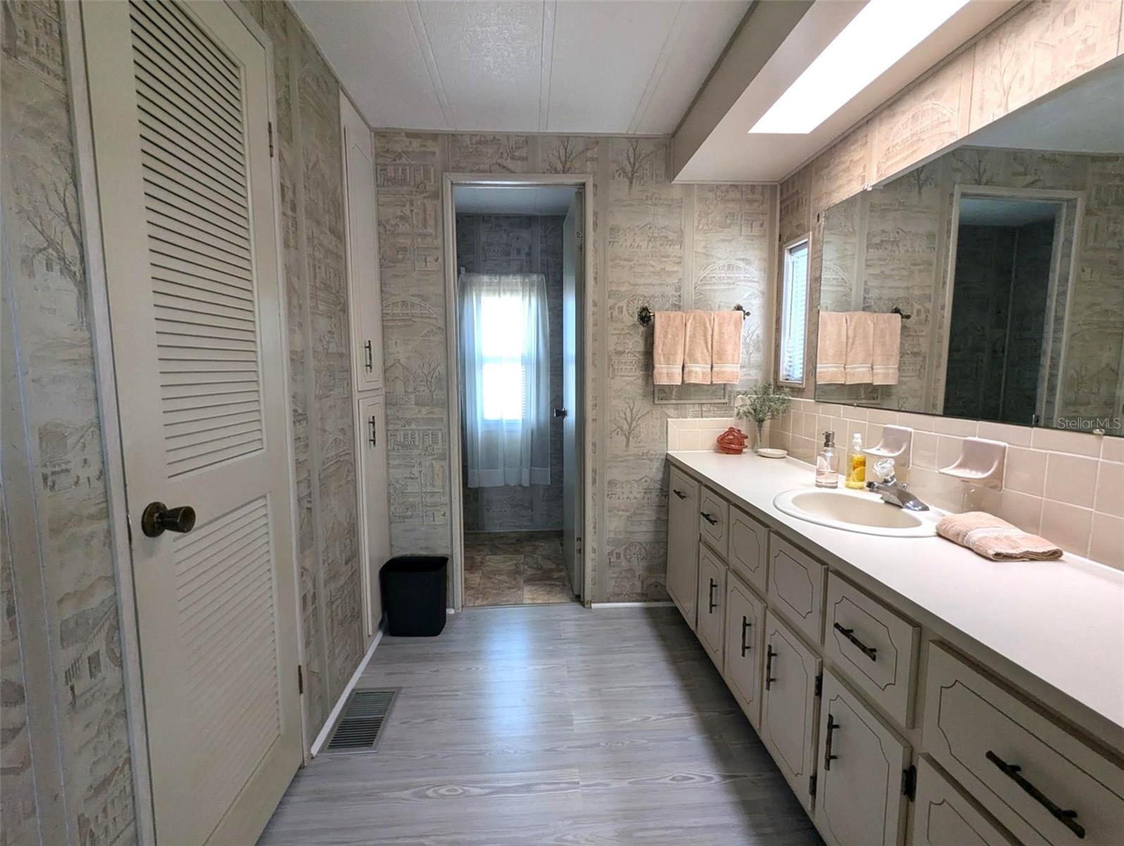 D6141868 Property Photo