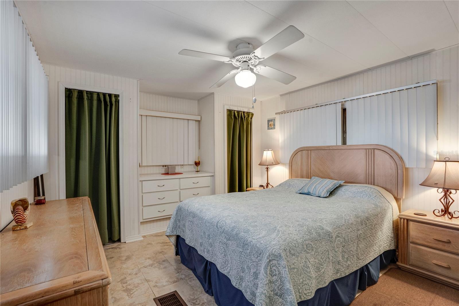 A4648311 Property Photo