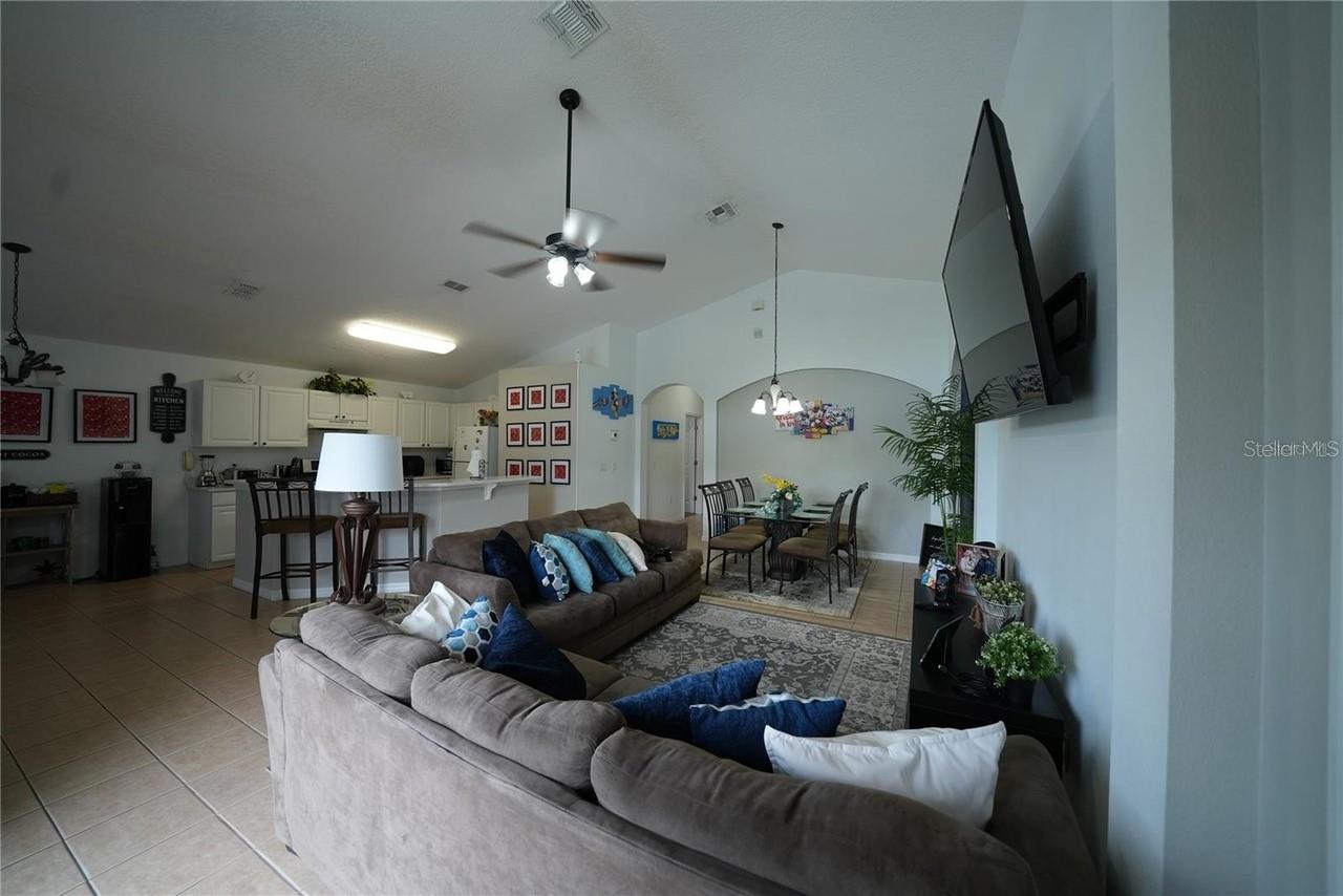 4742 CUMBRIAN LAKES DR, KISSIMMEE, FL, 34746