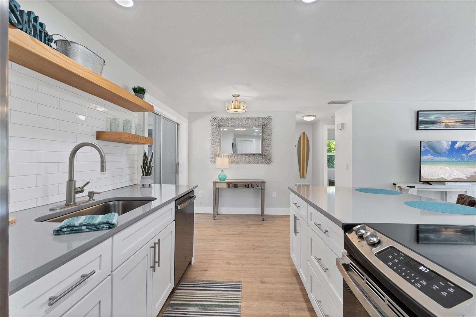 203 PALM AVE, NOKOMIS, FL, 34275