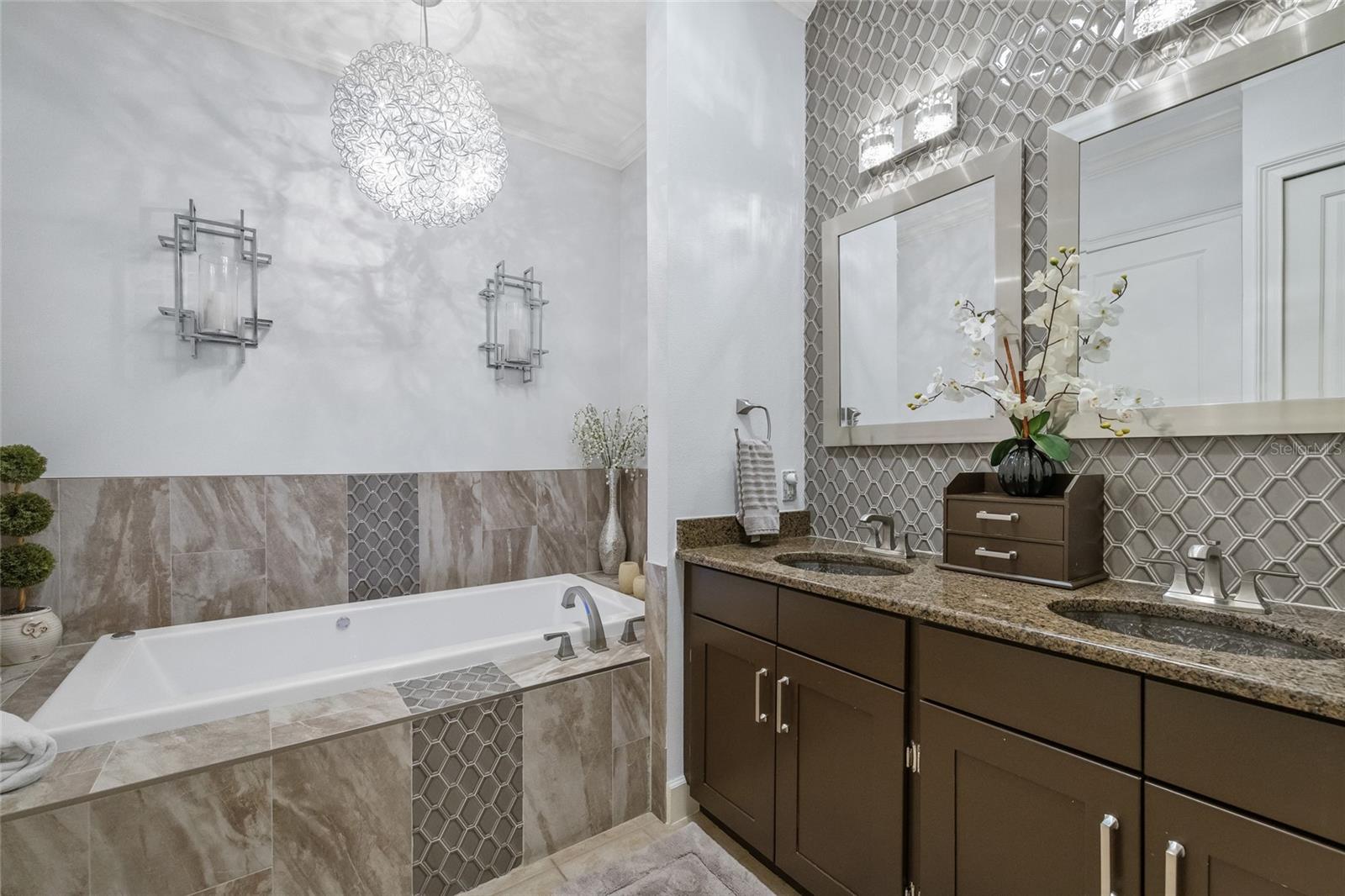 8408 COSTA DEL SOL CT, TEMPLE TERRACE, FL, 33637