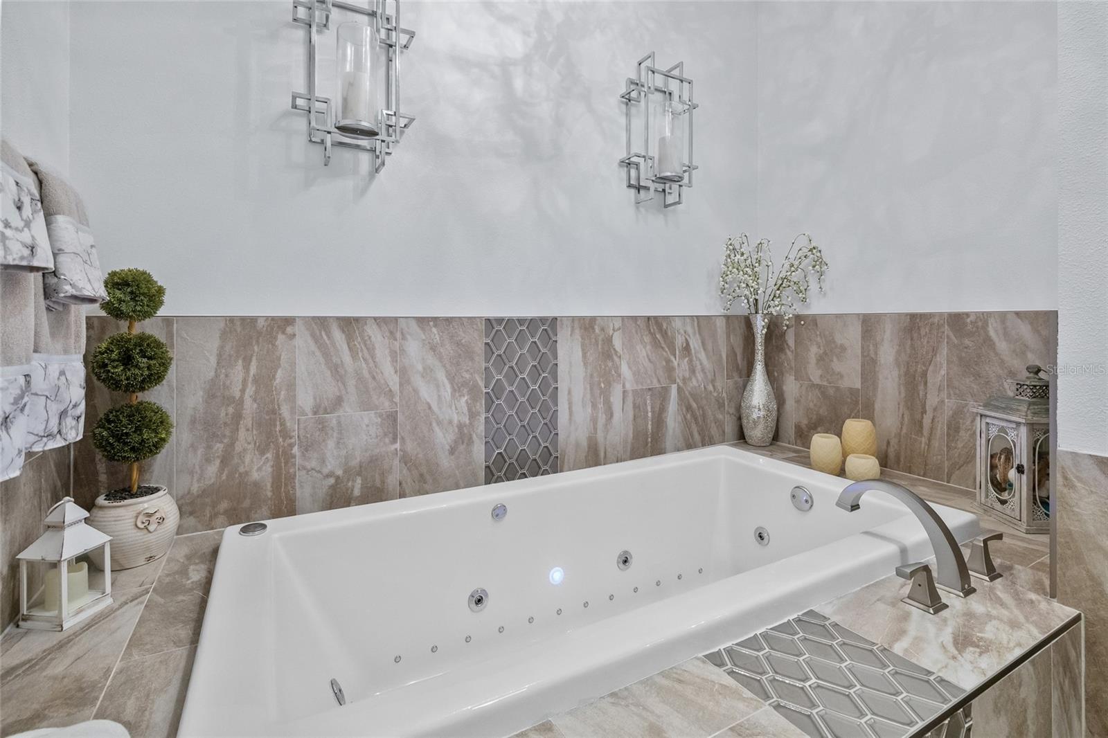 8408 COSTA DEL SOL CT, TEMPLE TERRACE, FL, 33637