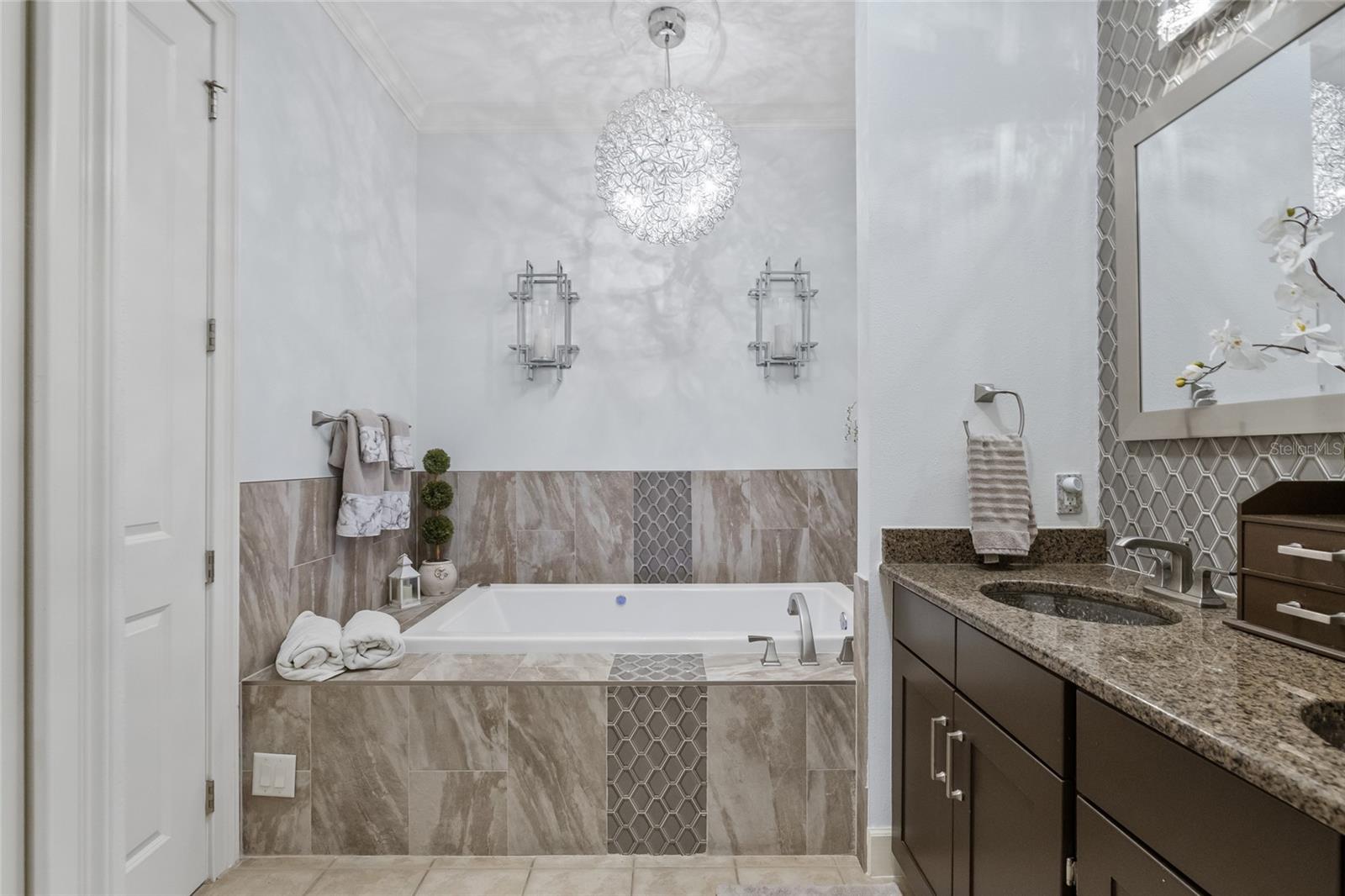 8408 COSTA DEL SOL CT, TEMPLE TERRACE, FL, 33637