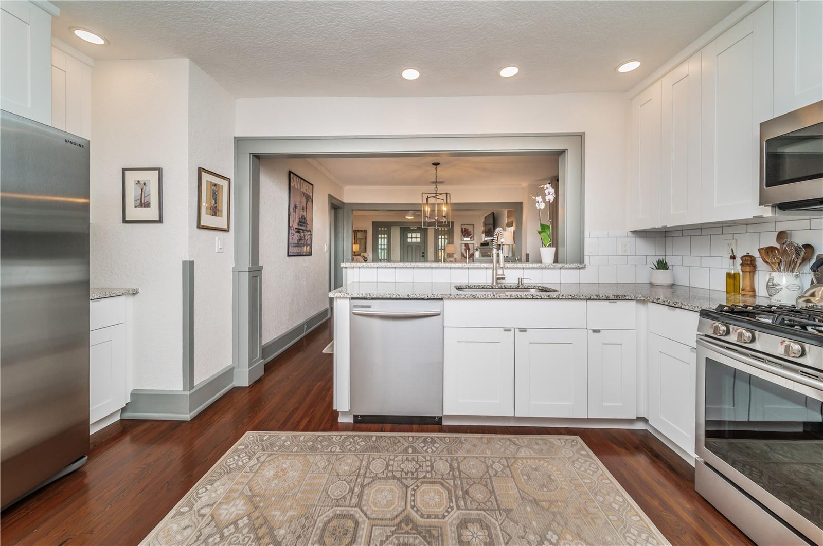 938 16TH AVE N, ST PETERSBURG, FL, 33704