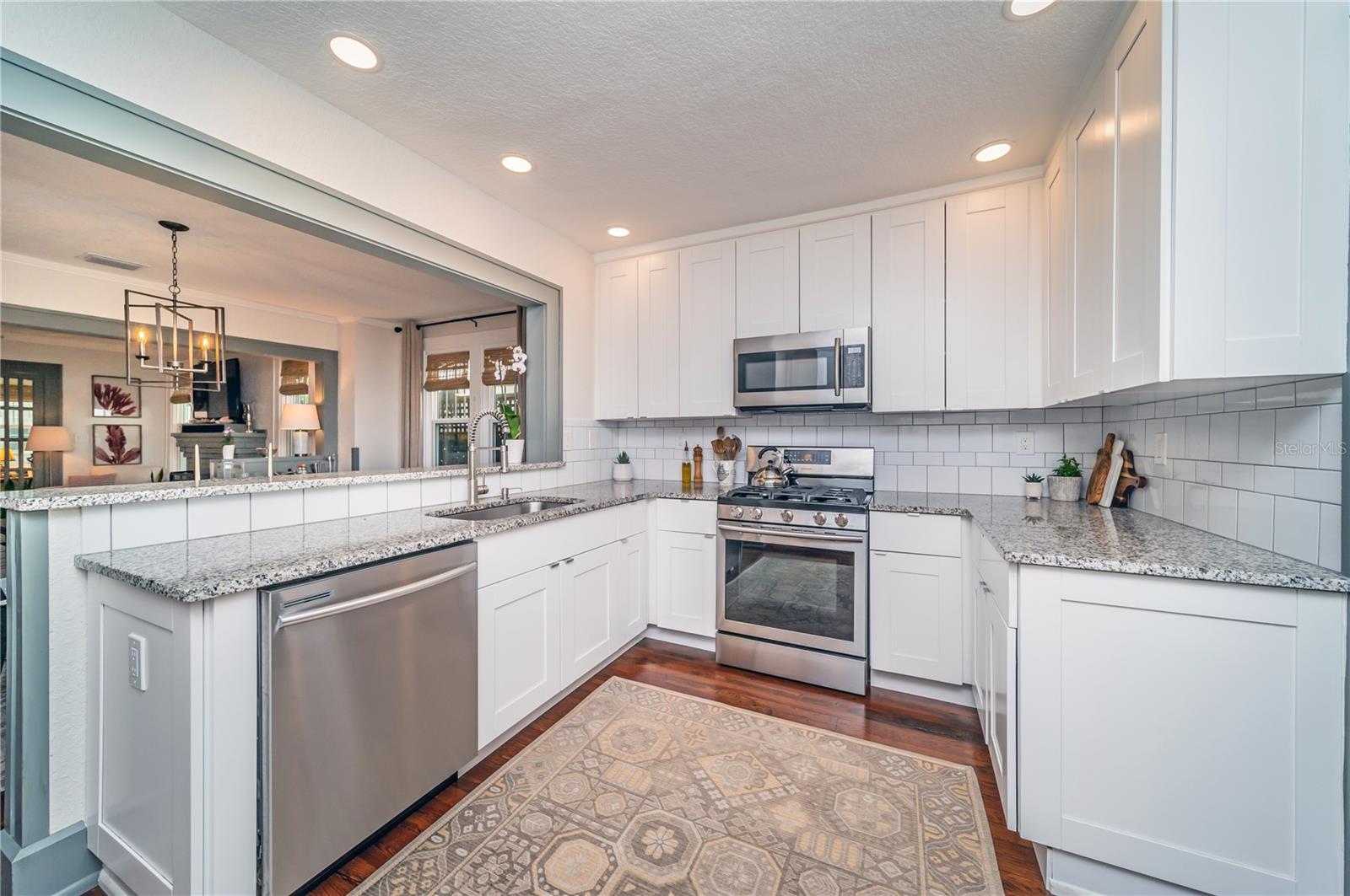 938 16TH AVE N, ST PETERSBURG, FL, 33704