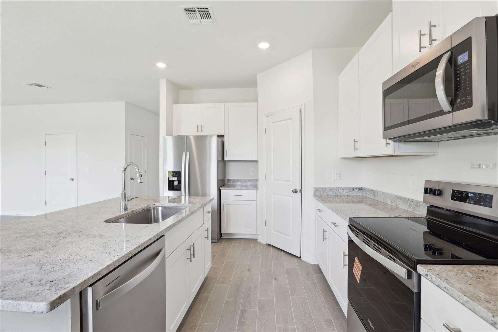 1878 DRAUGHTON DR, ZEPHYRHILLS, FL, 33541