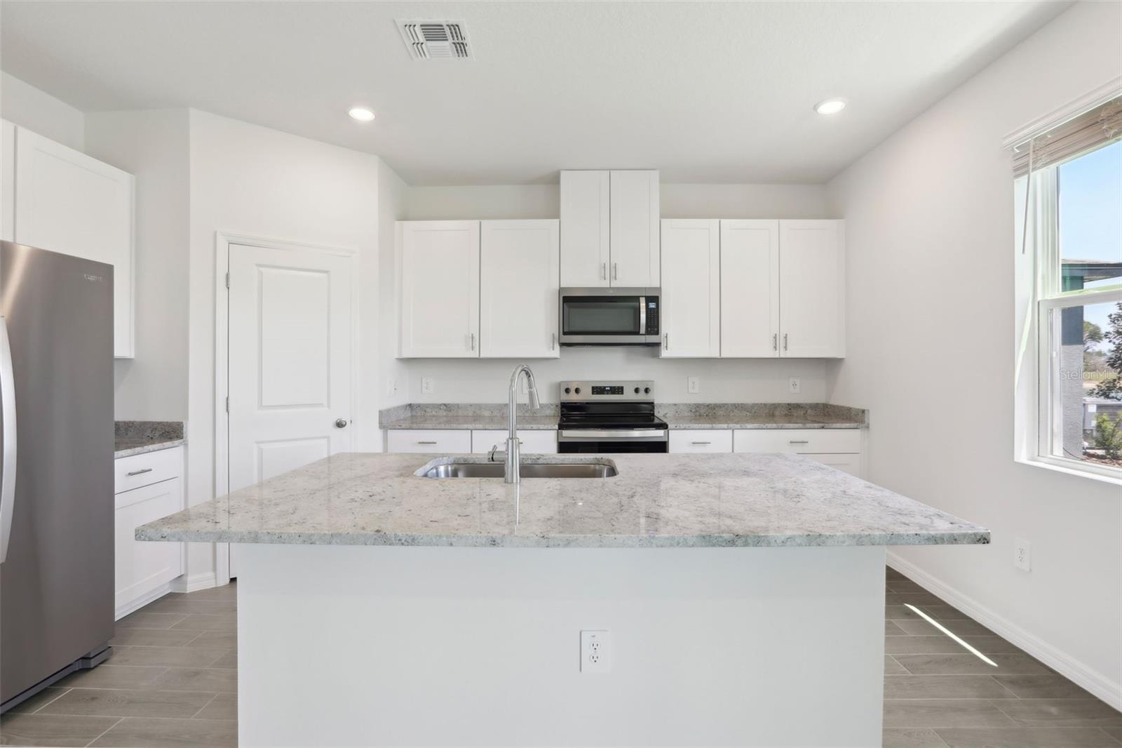 1878 DRAUGHTON DR, ZEPHYRHILLS, FL, 33541