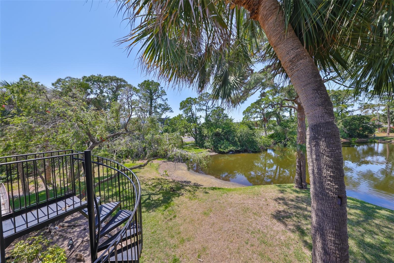 880 S VILLAGE DR N #202, ST PETERSBURG, FL, 33716