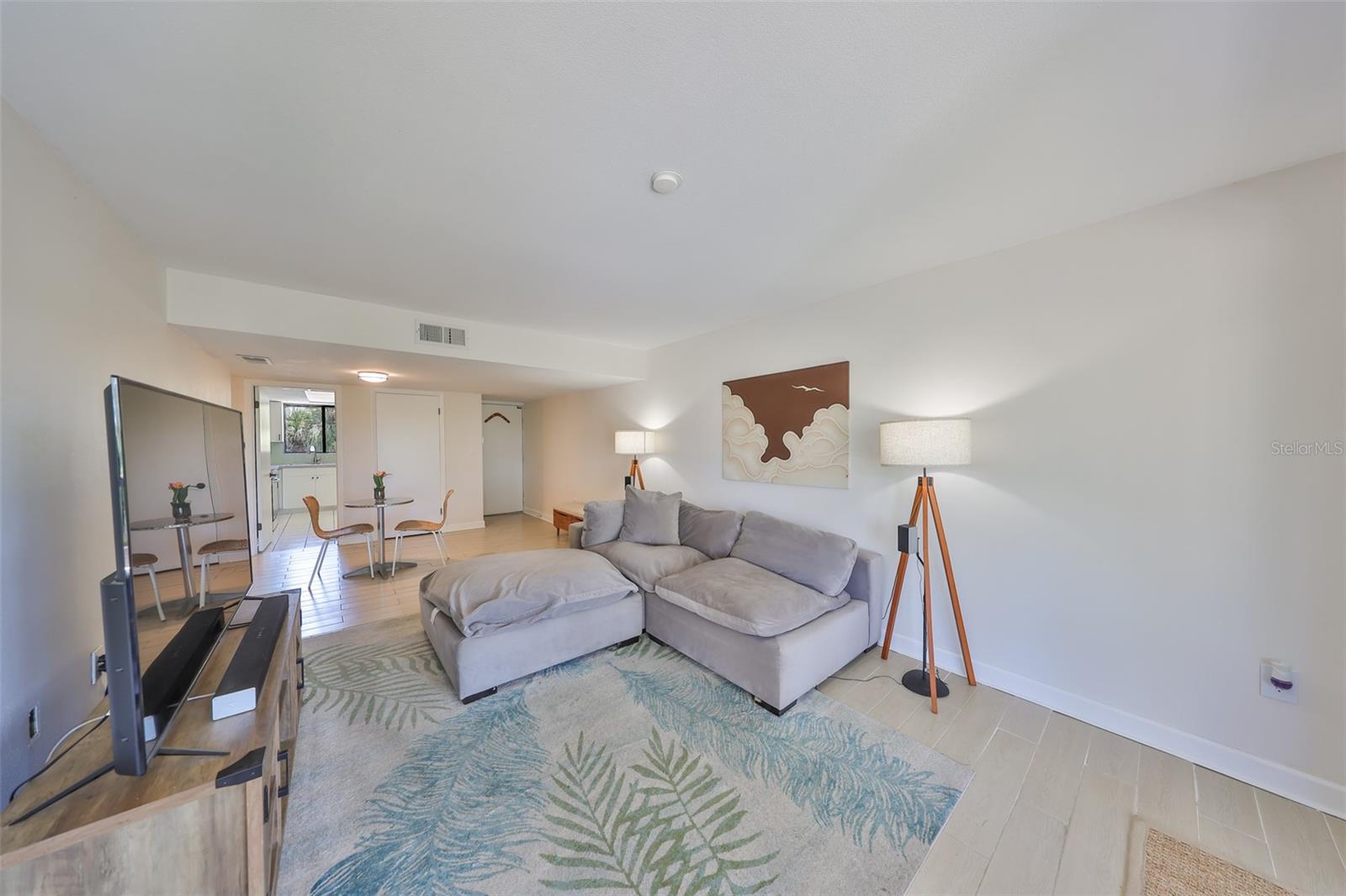 880 S VILLAGE DR N #202, ST PETERSBURG, FL, 33716