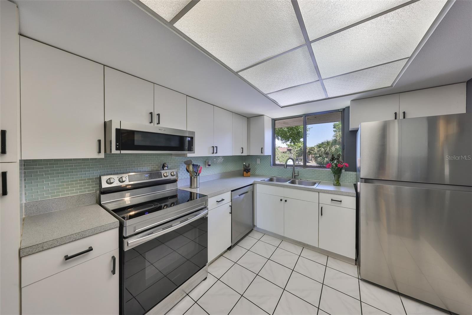 880 S VILLAGE DR N #202, ST PETERSBURG, FL, 33716