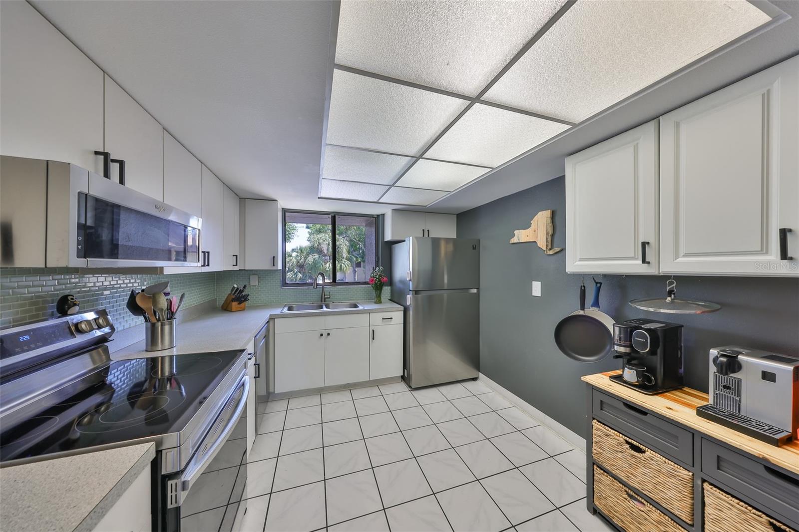 880 S VILLAGE DR N #202, ST PETERSBURG, FL, 33716