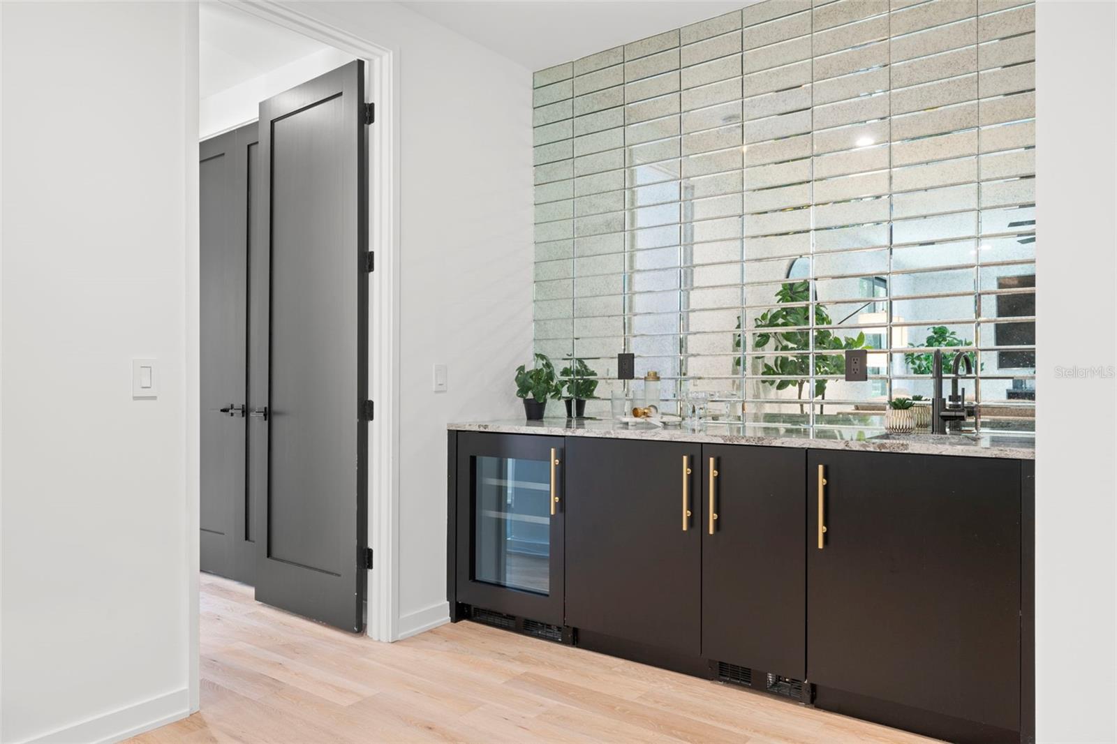 TB8373079 Property Photo