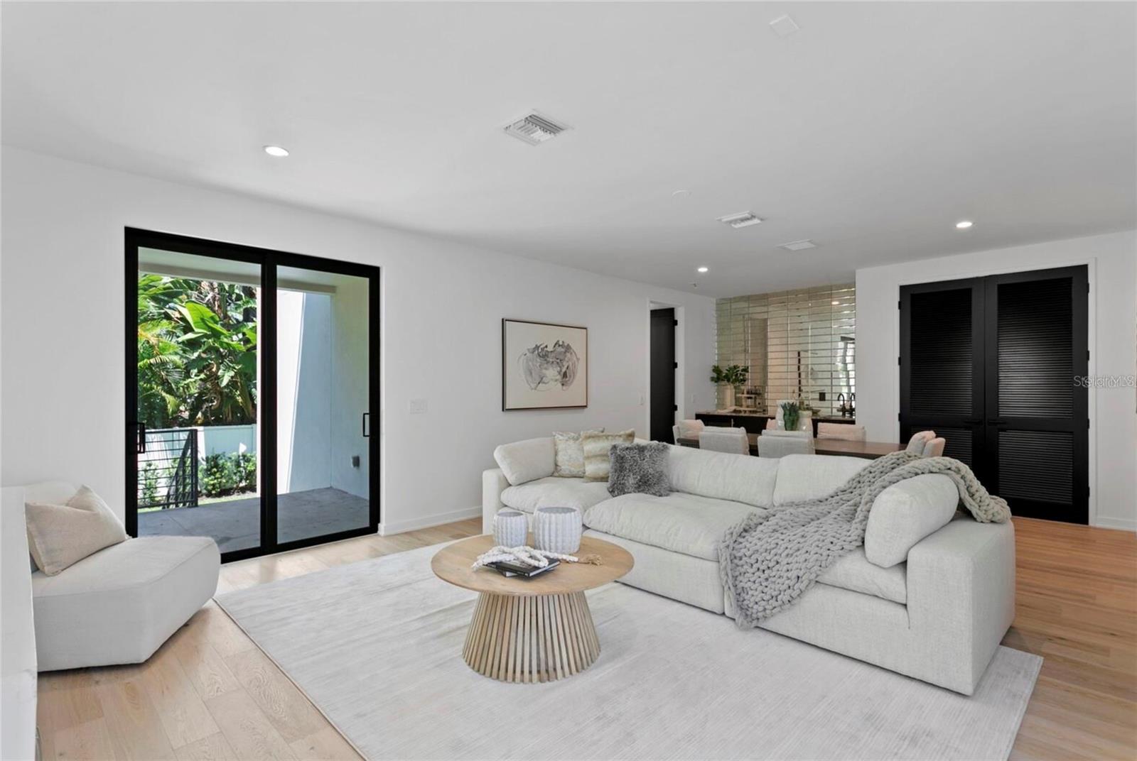 TB8373079 Property Photo