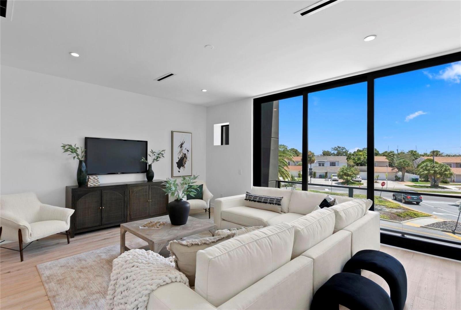 TB8373079 Property Photo