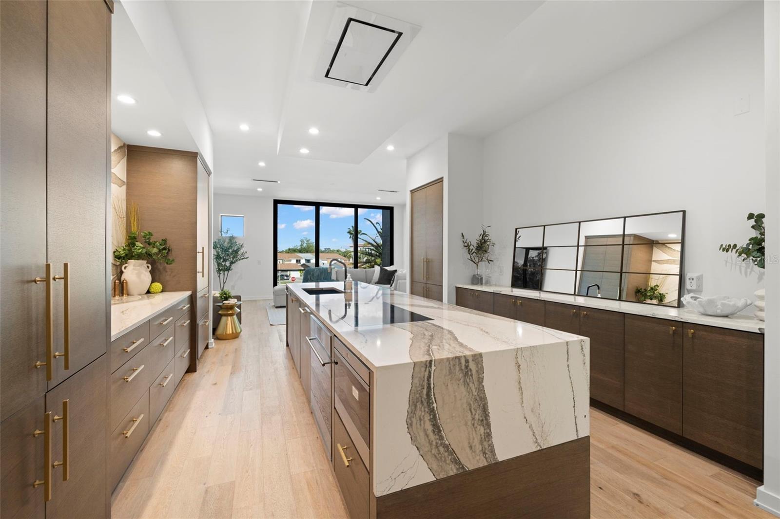 TB8373079 Property Photo