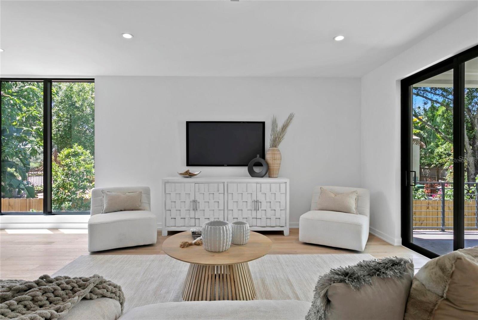 TB8373079 Property Photo