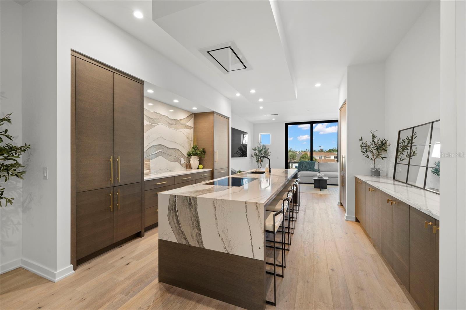 TB8373079 Property Photo