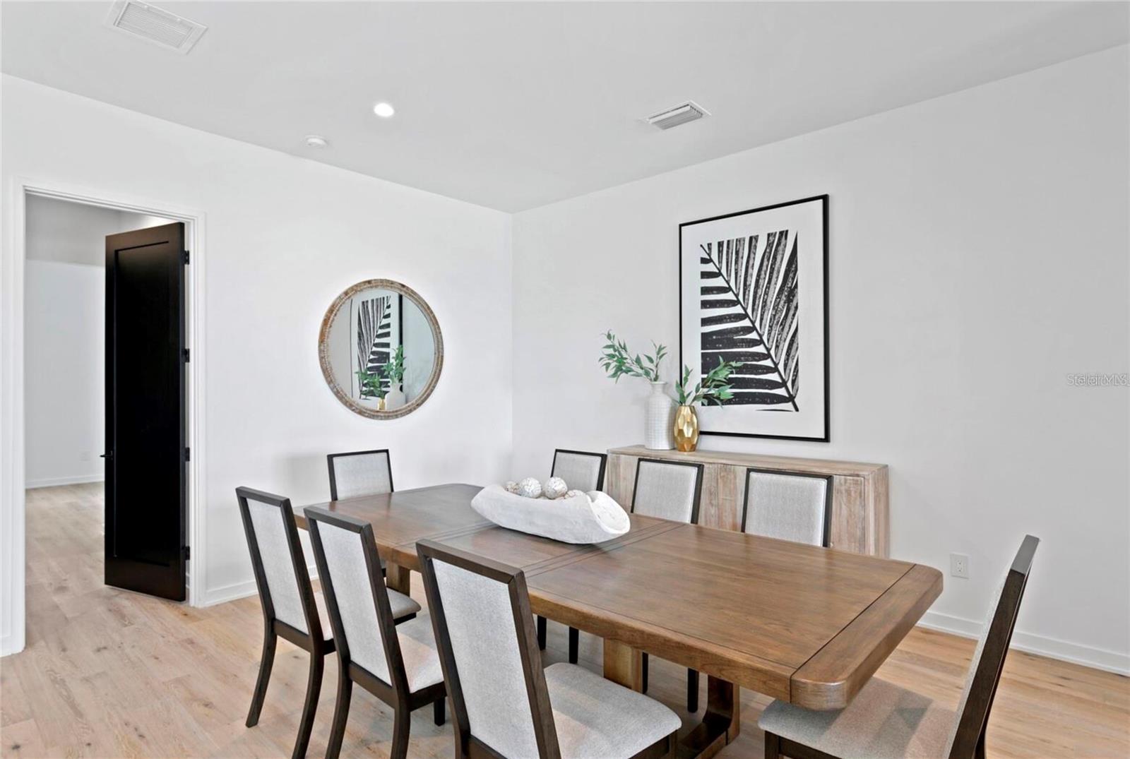 TB8373079 Property Photo